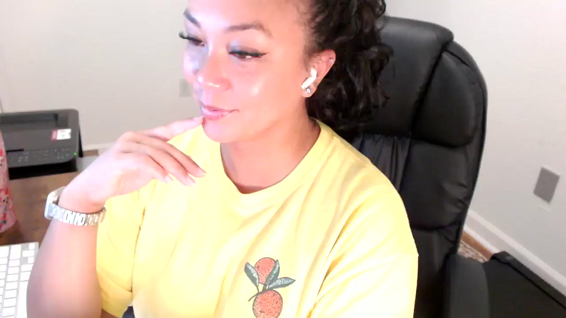 Gallery image thumbnail from MickaylaStar's myfreecams stream on, 07/31/2025, 17:00 image 5 of 20