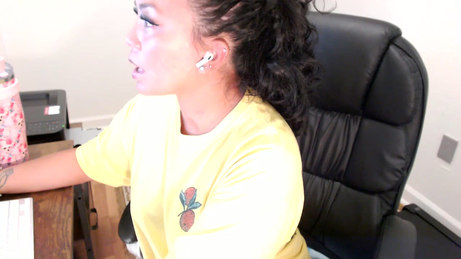 Gallery image thumbnail from MickaylaStar's myfreecams stream on, 07/31/2025, 18:28 image 9 of 20