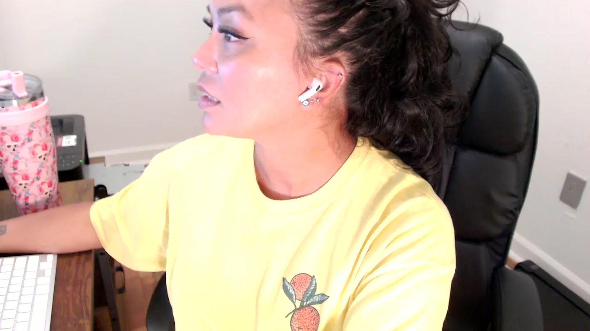 Gallery image thumbnail from MickaylaStar's myfreecams stream on, 07/31/2025, 18:28 image 17 of 20