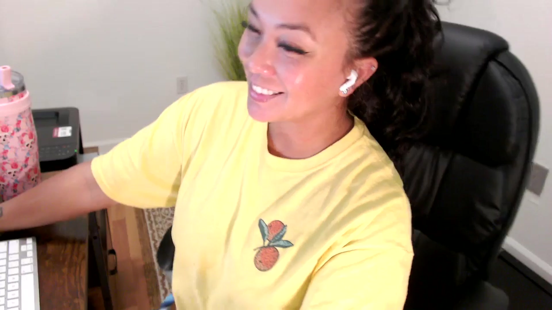 Gallery image thumbnail from MickaylaStar's myfreecams stream on, 07/31/2025, 18:28 image 14 of 20