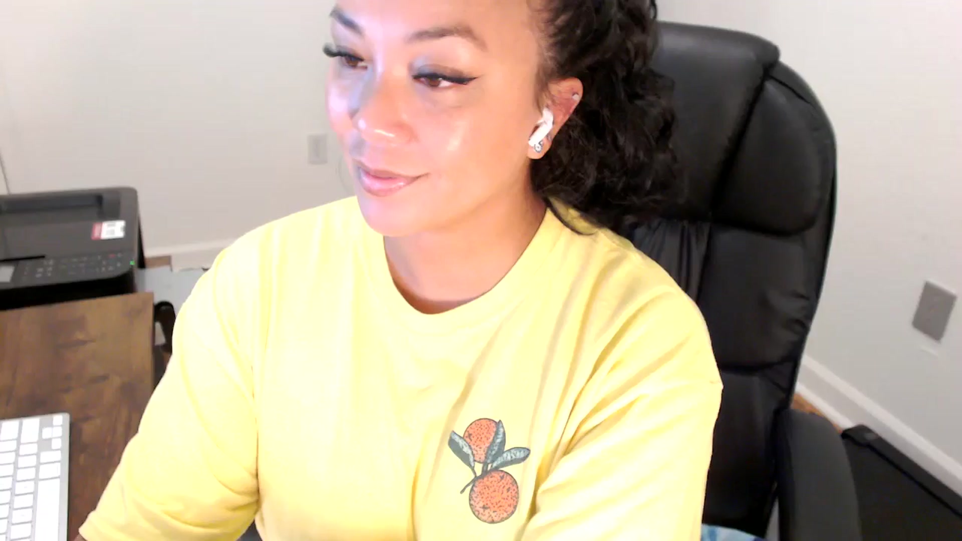 Gallery image thumbnail from MickaylaStar's myfreecams stream on, 07/31/2025, 18:28 image 1 of 20