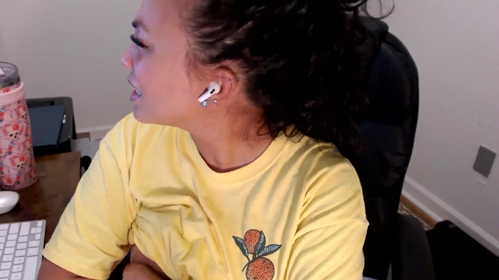 Gallery image thumbnail from MickaylaStar's myfreecams stream on, 07/31/2025, 18:46 image 10 of 20