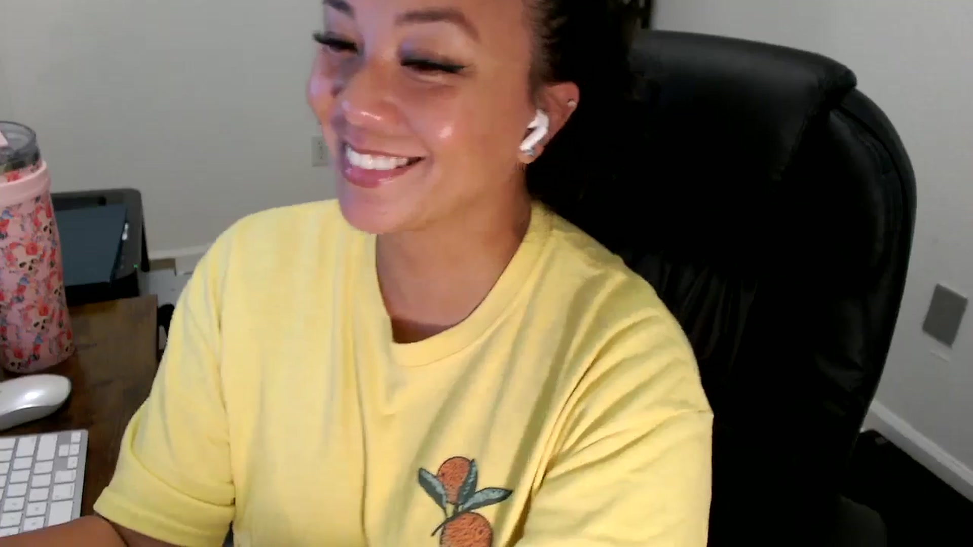 Gallery image thumbnail from MickaylaStar's myfreecams stream on, 07/31/2025, 19:07 image 7 of 20
