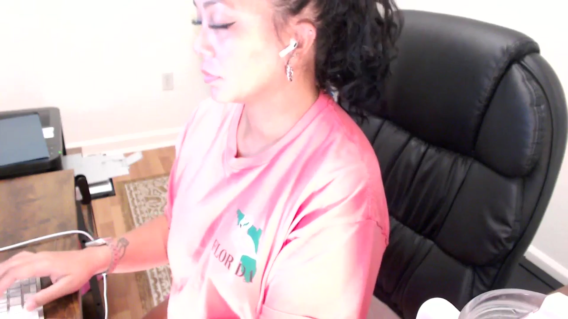 Gallery image thumbnail from MickaylaStar's myfreecams stream on, 08/01/2025, 15:36 image 18 of 20