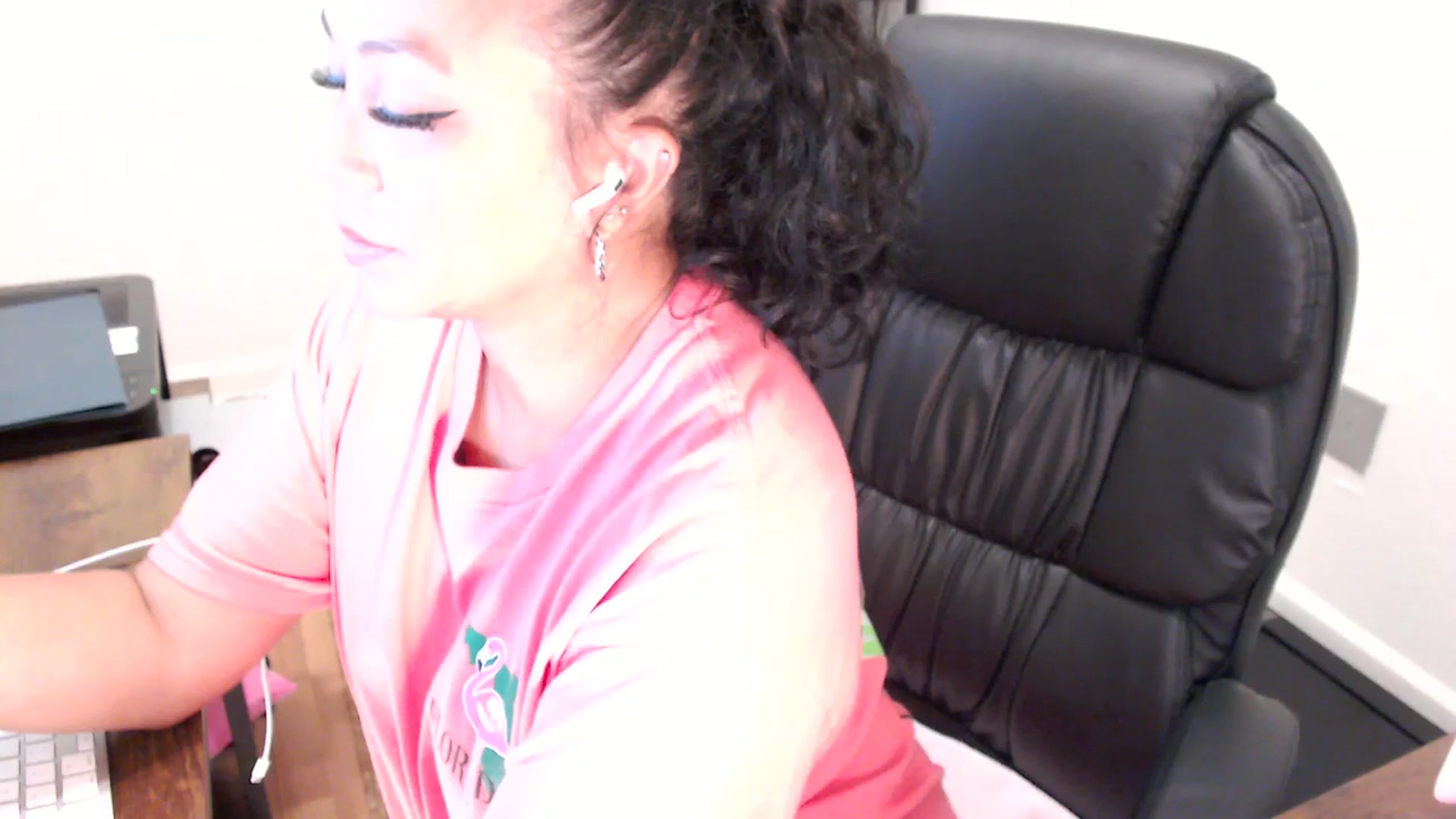 Gallery image thumbnail from MickaylaStar's myfreecams stream on, 08/01/2025, 15:36 image 5 of 20