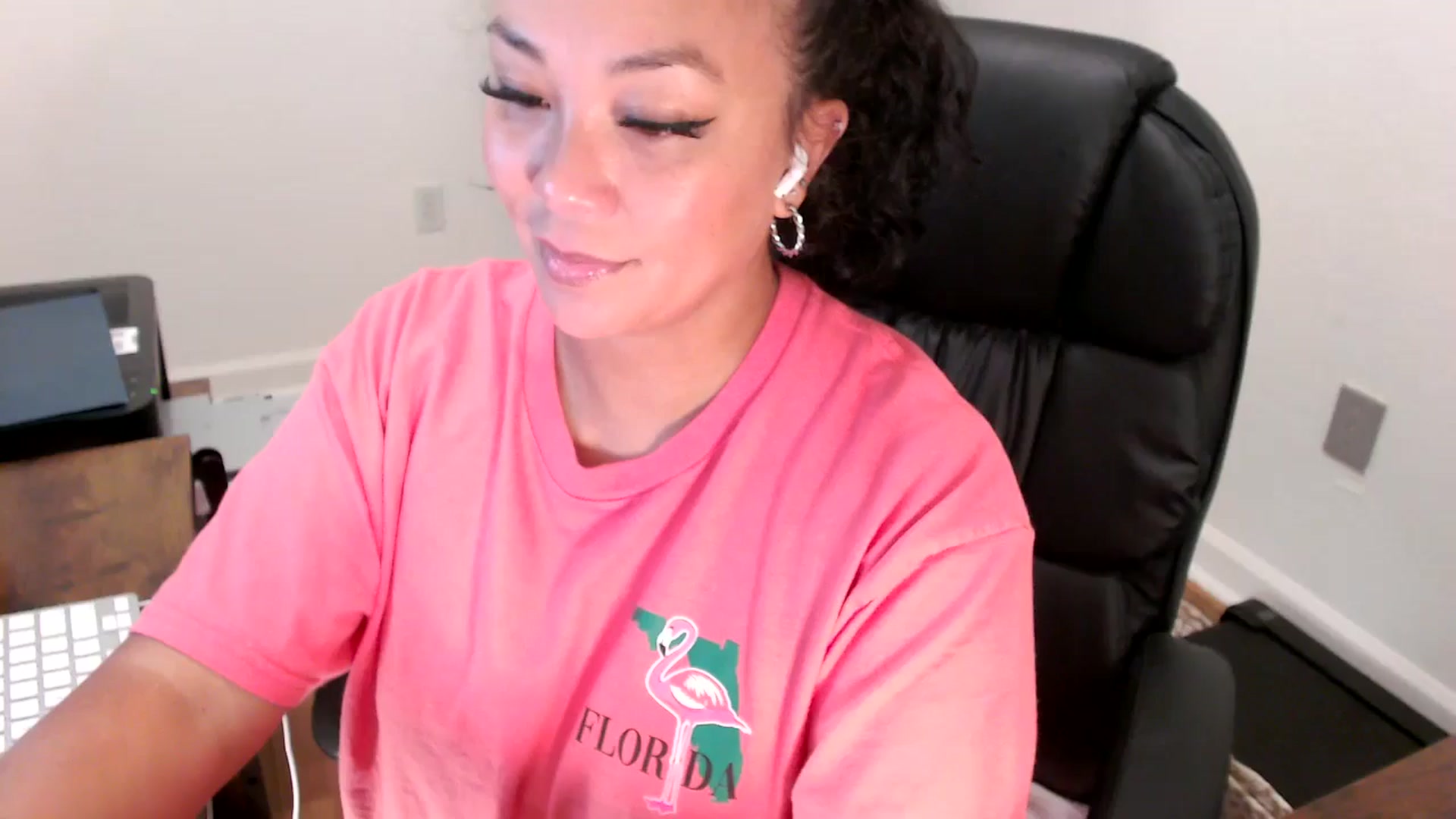 Gallery image thumbnail from MickaylaStar's myfreecams stream on, 08/01/2025, 16:21 image 13 of 20