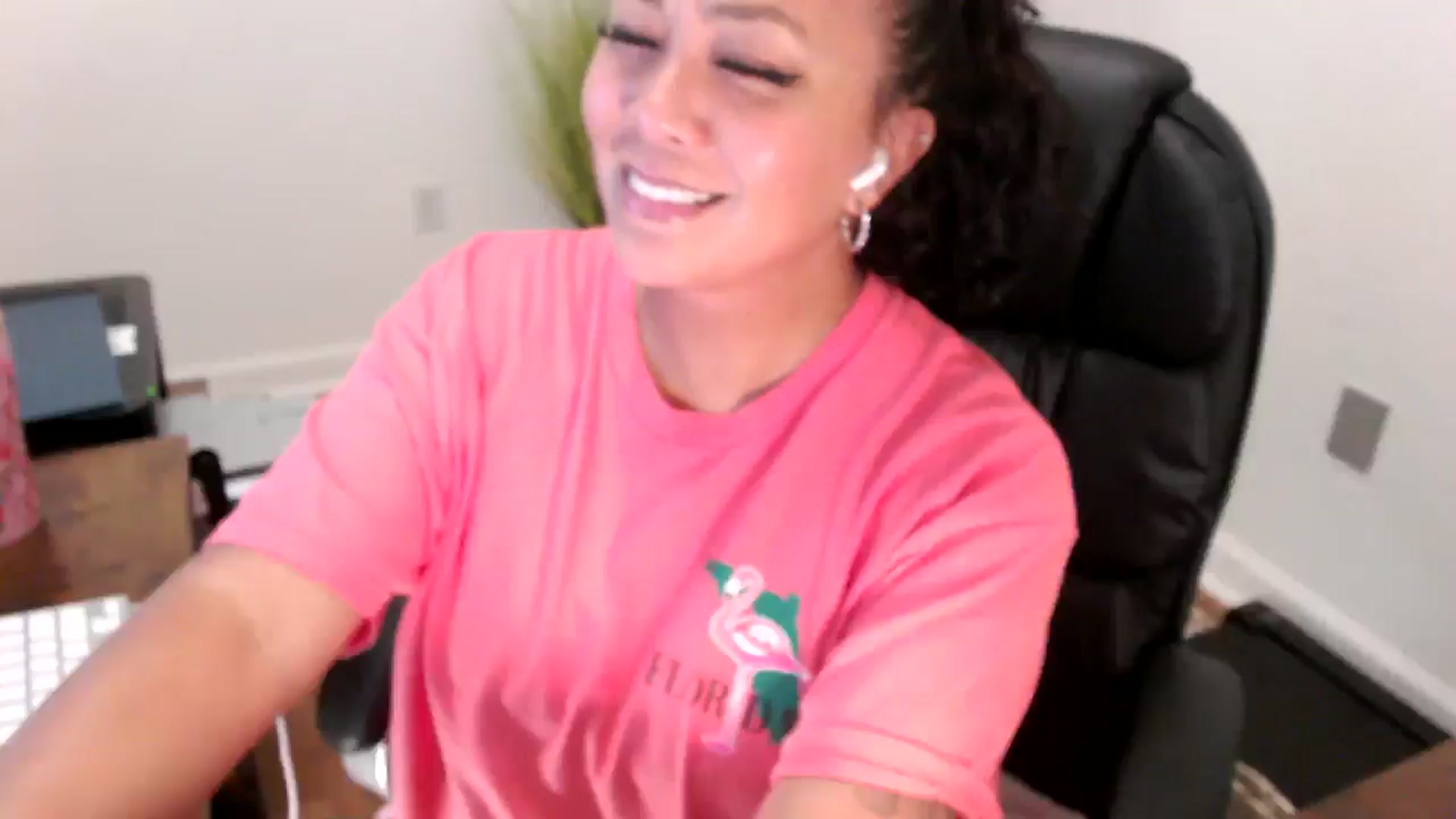 Gallery image thumbnail from MickaylaStar's myfreecams stream on, 08/01/2025, 16:21 image 14 of 20