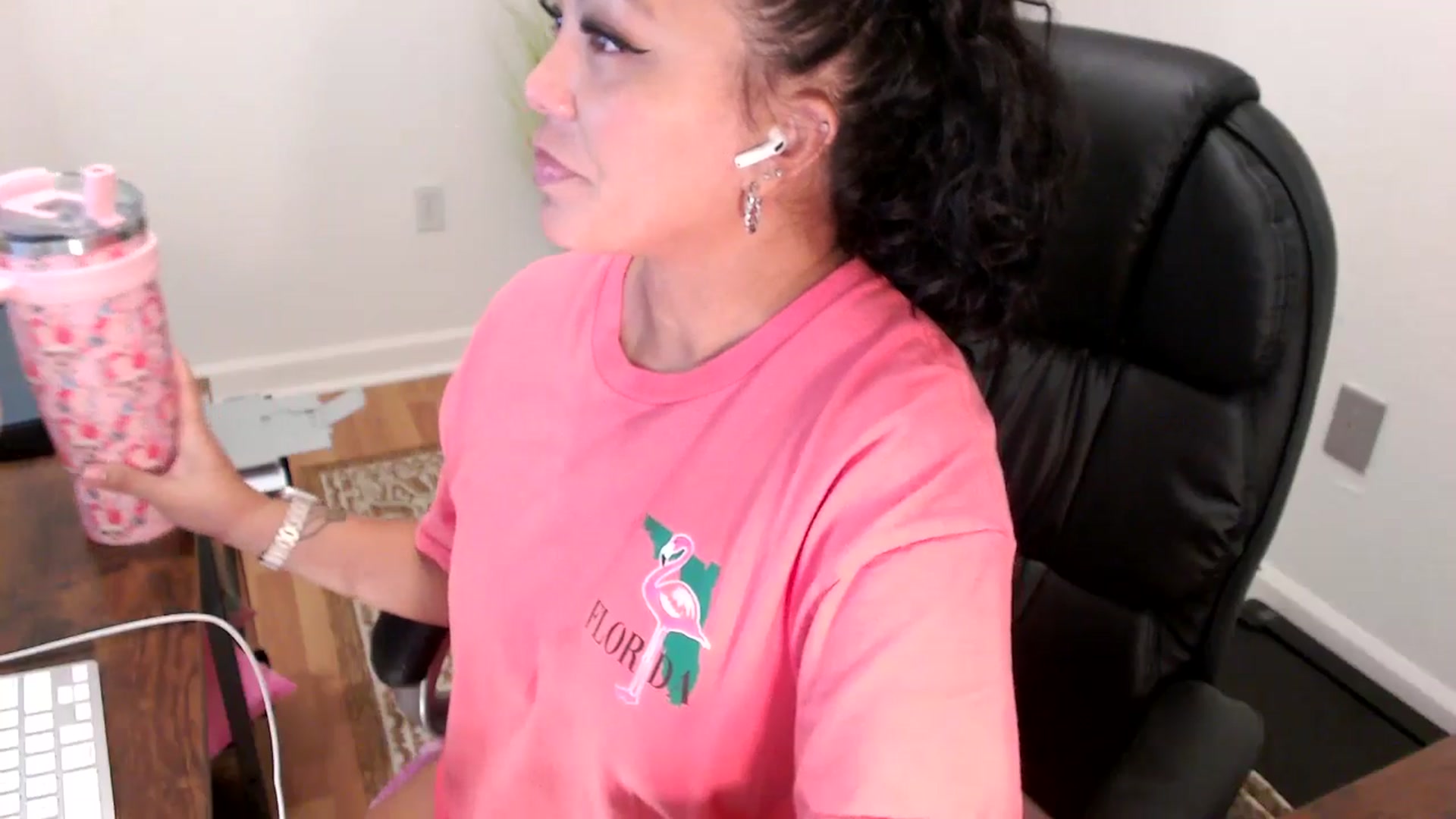 Gallery image thumbnail from MickaylaStar's myfreecams stream on, 08/01/2025, 16:21 image 6 of 20