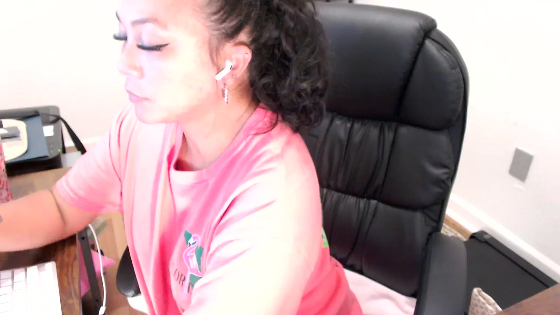 Gallery image thumbnail from MickaylaStar's myfreecams stream on, 08/01/2025, 17:13 image 5 of 20