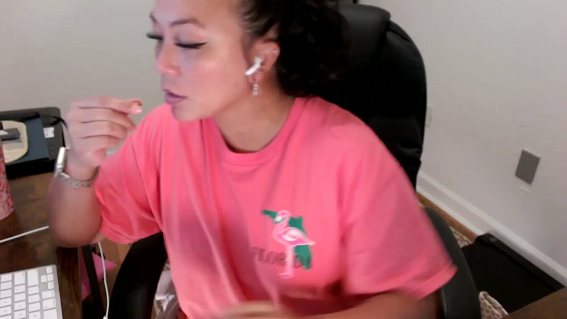Gallery image thumbnail from MickaylaStar's myfreecams stream on, 08/01/2025, 17:13 image 3 of 20