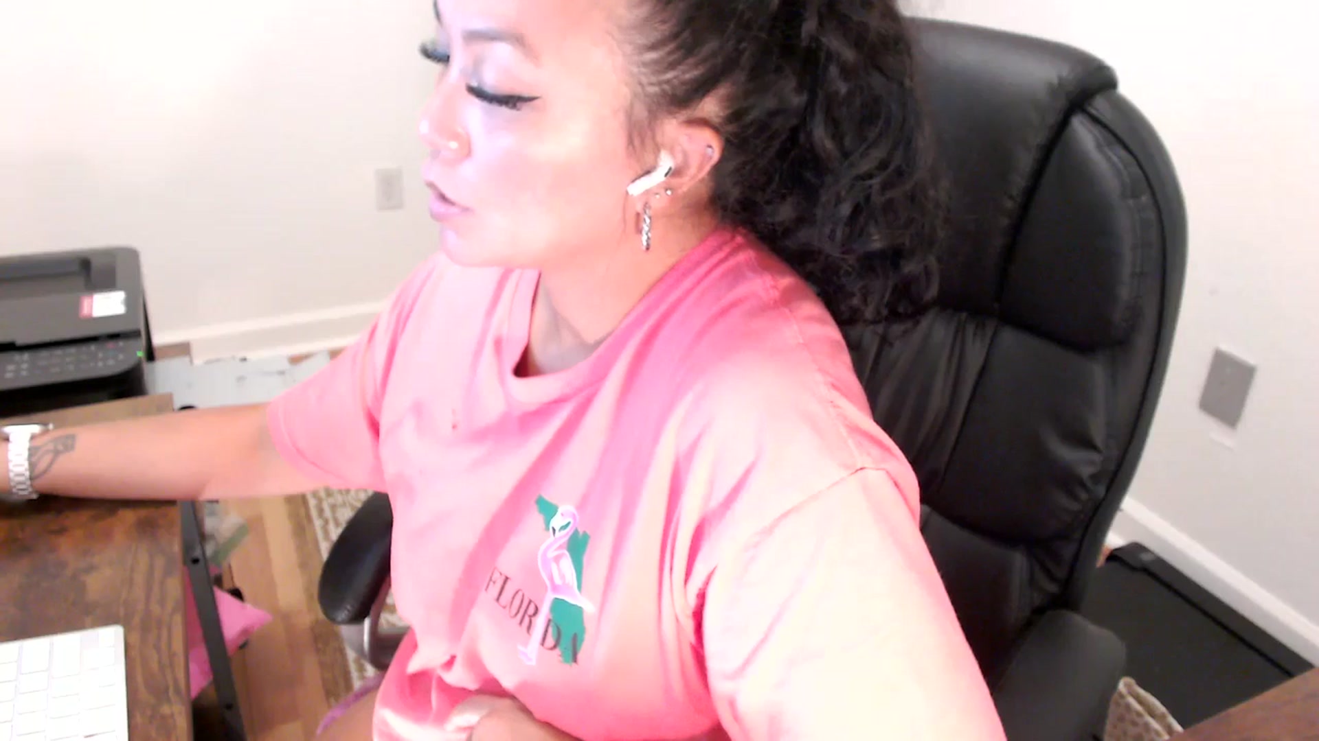 Gallery image thumbnail from MickaylaStar's myfreecams stream on, 08/01/2025, 18:02 image 8 of 20