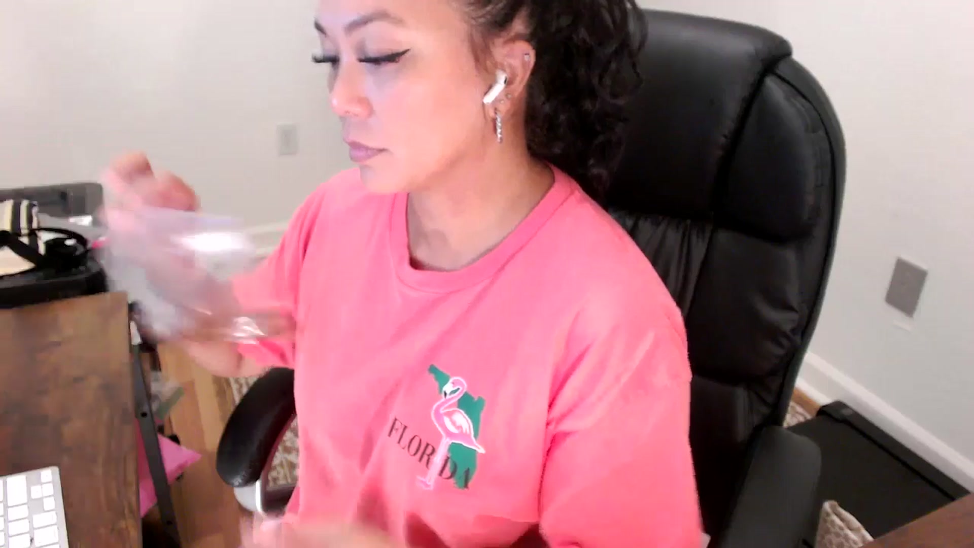Gallery image thumbnail from MickaylaStar's myfreecams stream on, 08/01/2025, 18:02 image 18 of 20