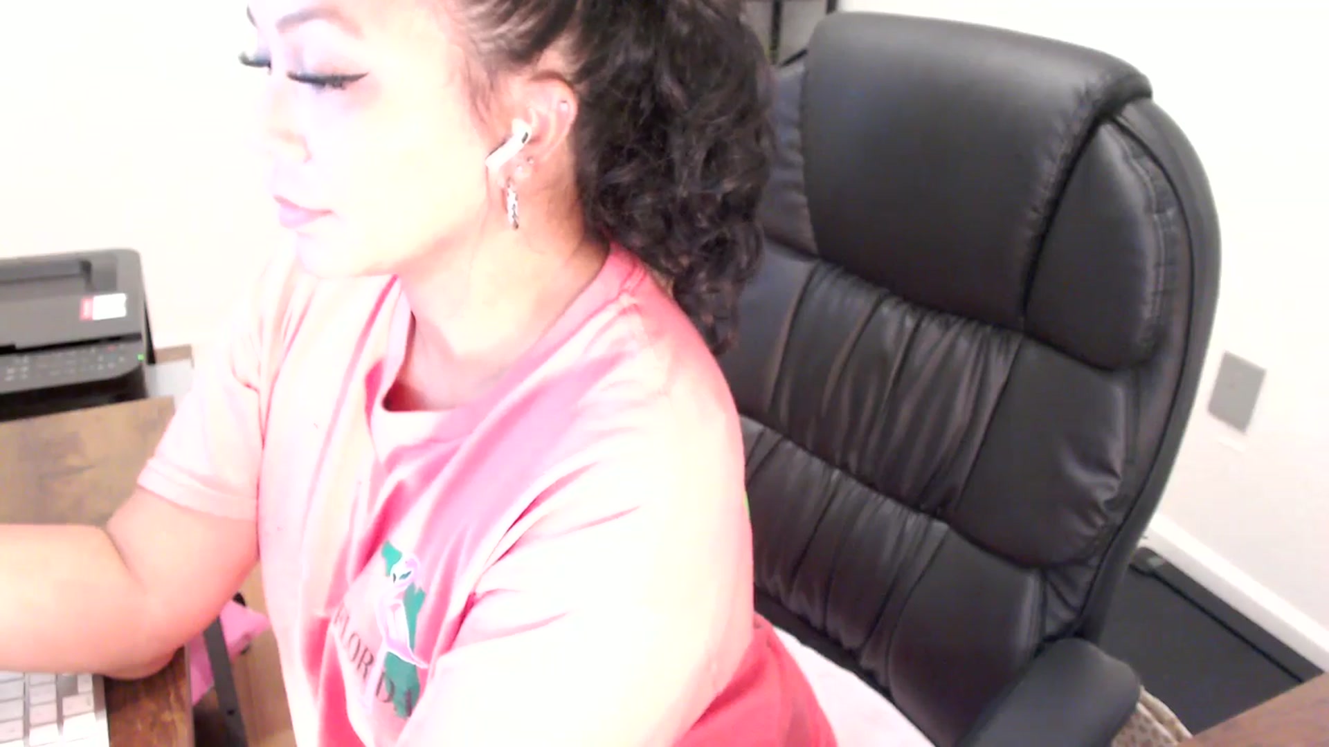 Gallery image thumbnail from MickaylaStar's myfreecams stream on, 08/01/2025, 18:02 image 3 of 20