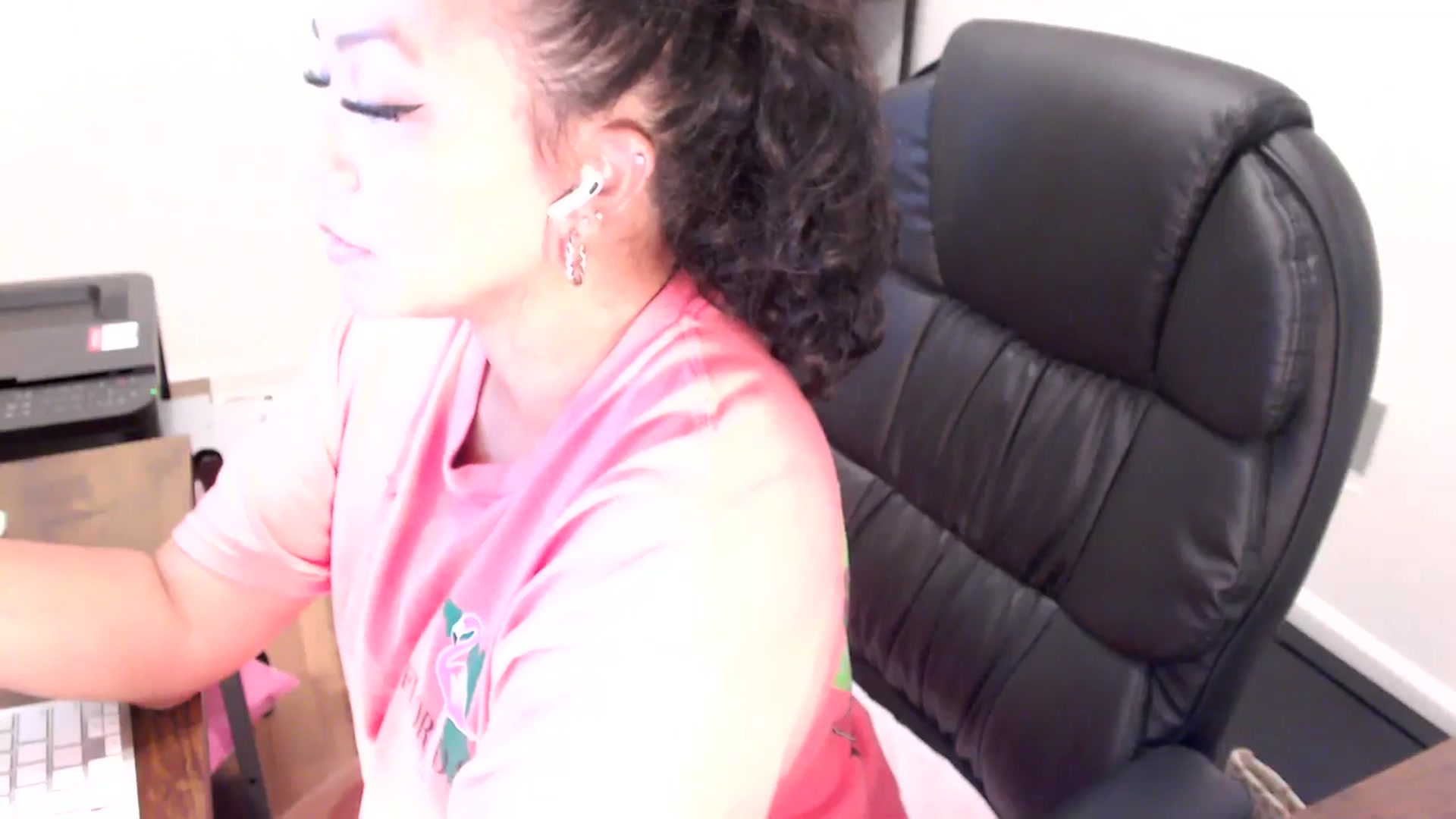 Gallery image thumbnail from MickaylaStar's myfreecams stream on, 08/01/2025, 18:02 image 11 of 20