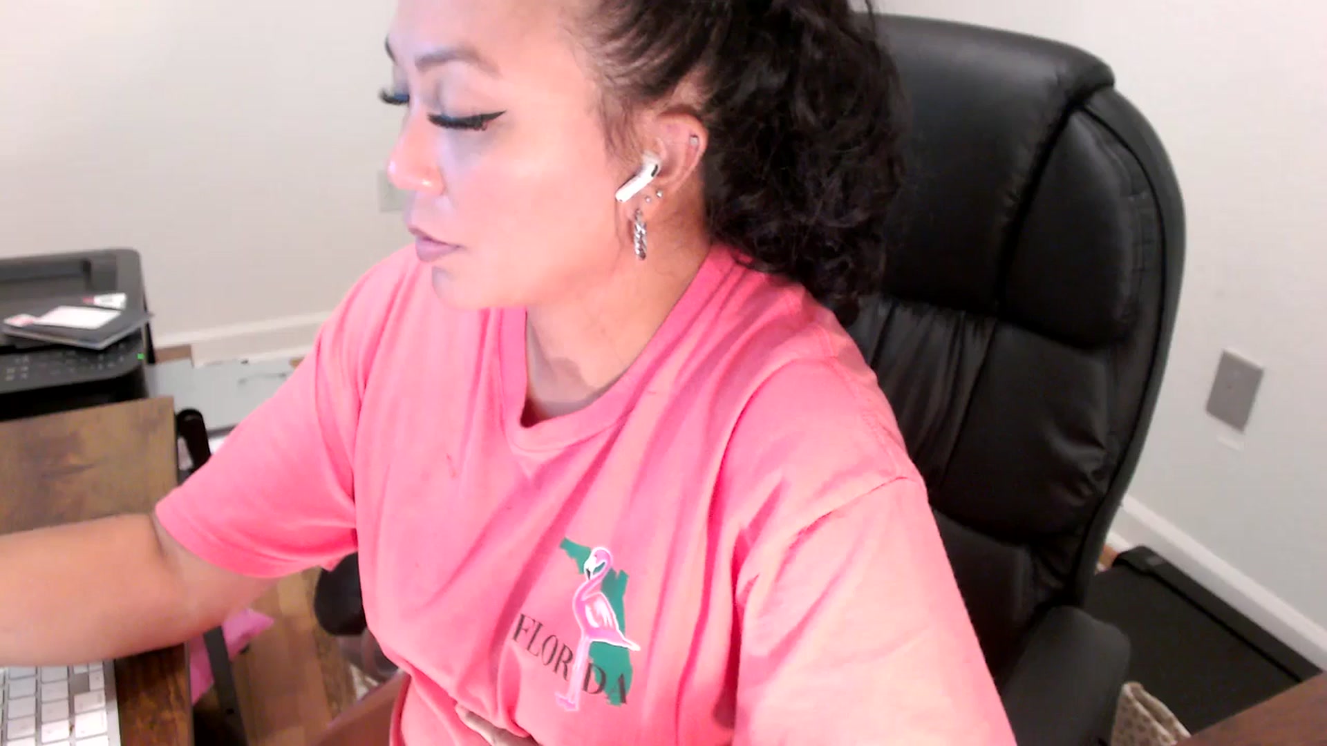 Gallery image thumbnail from MickaylaStar's myfreecams stream on, 08/01/2025, 18:02 image 13 of 20