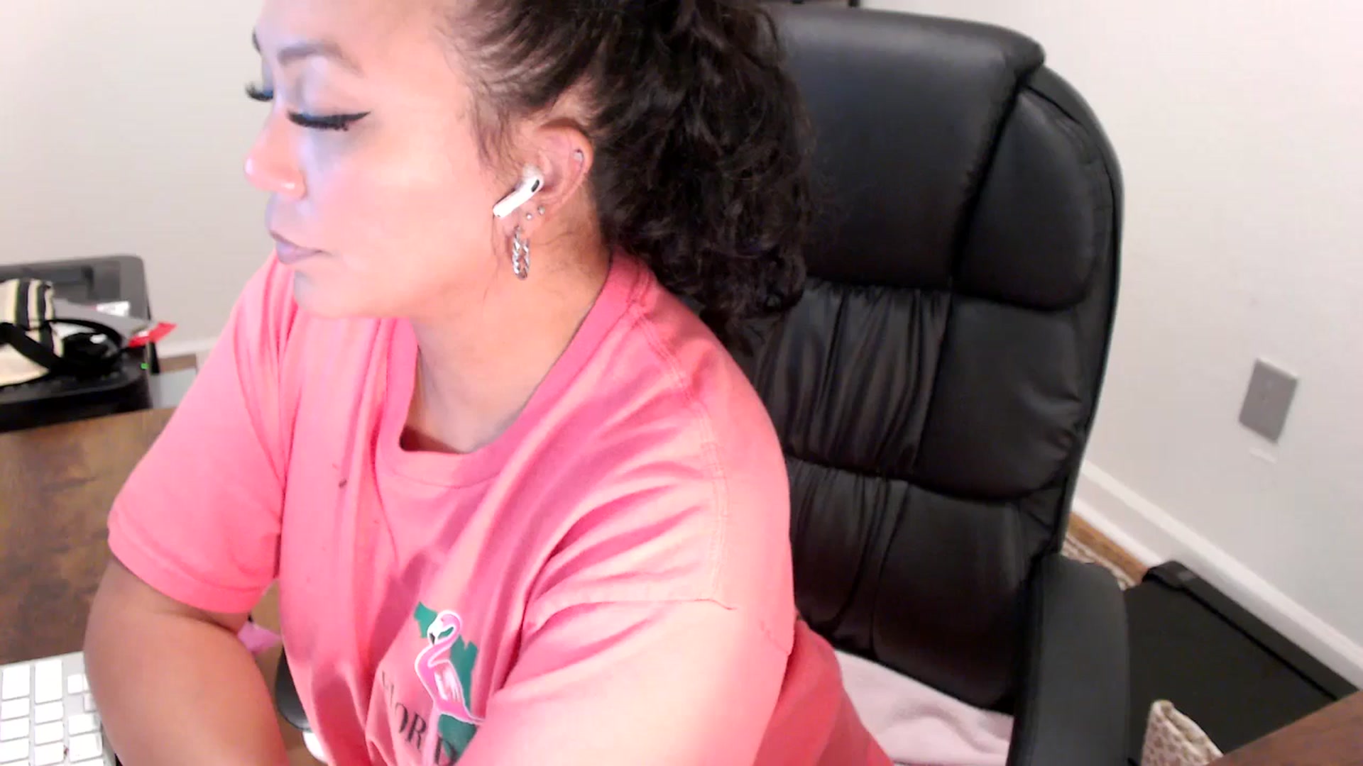 Gallery image thumbnail from MickaylaStar's myfreecams stream on, 08/01/2025, 18:02 image 16 of 20