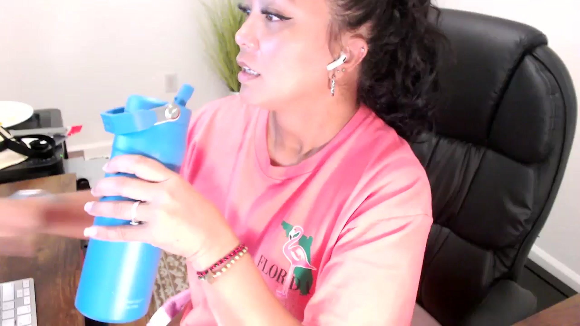 Gallery image thumbnail from MickaylaStar's myfreecams stream on, 08/01/2025, 18:37 image 1 of 20