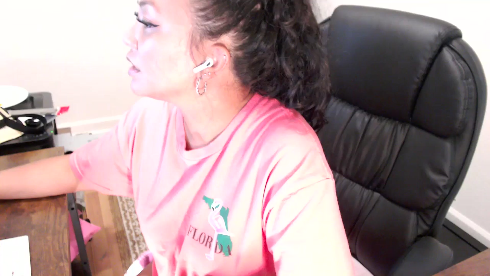 Gallery image thumbnail from MickaylaStar's myfreecams stream on, 08/01/2025, 18:37 image 2 of 20
