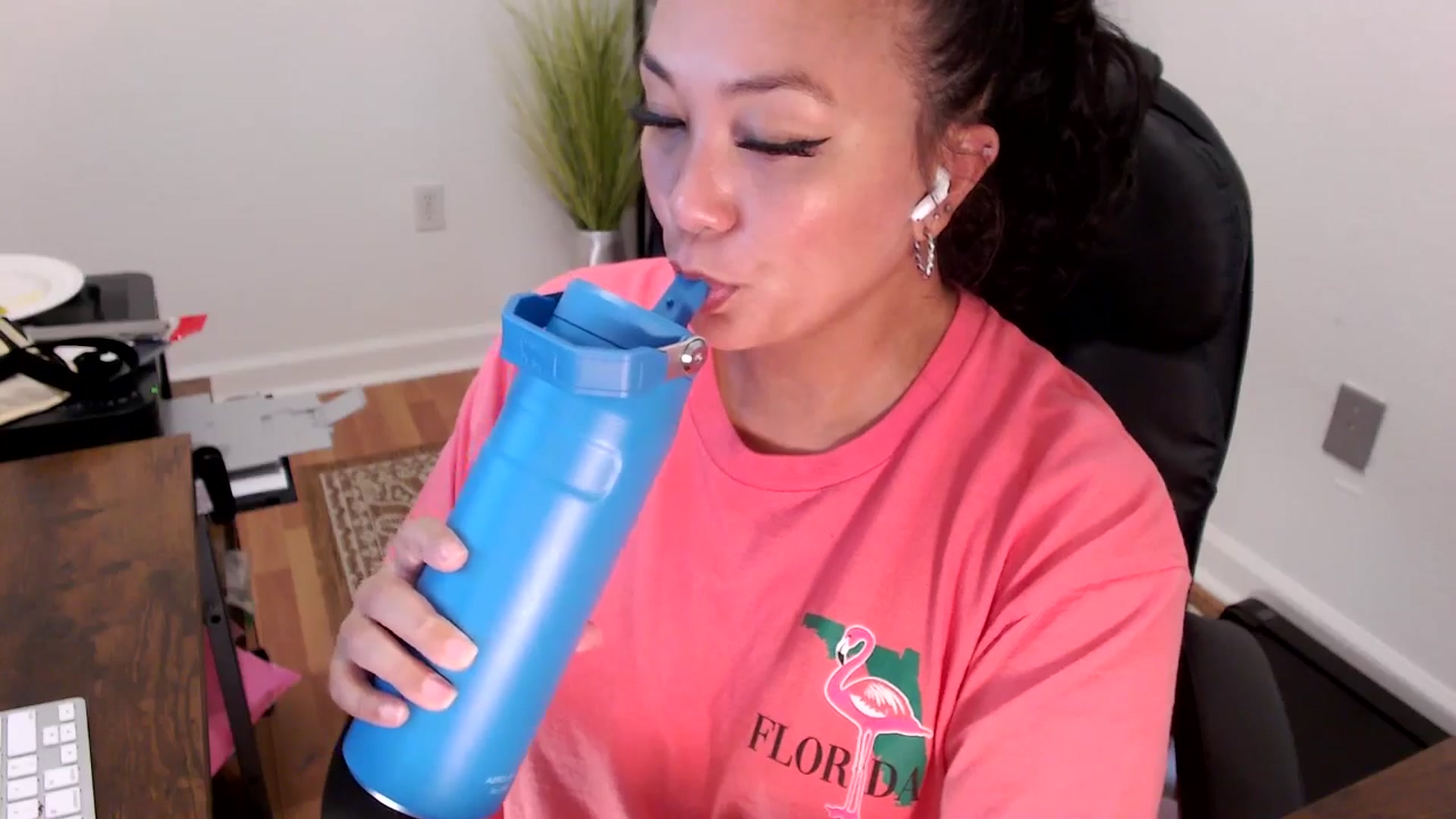Gallery image thumbnail from MickaylaStar's myfreecams stream on, 08/01/2025, 19:04 image 18 of 20
