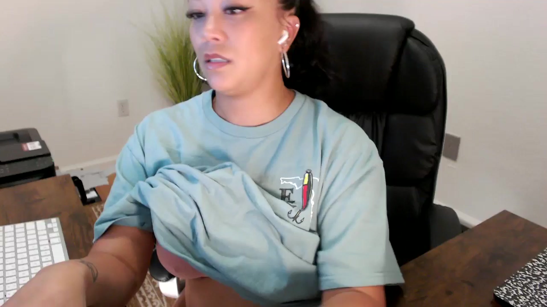 Gallery image thumbnail from MickaylaStar's myfreecams stream on, 08/11/2025, 15:22 image 1 of 20