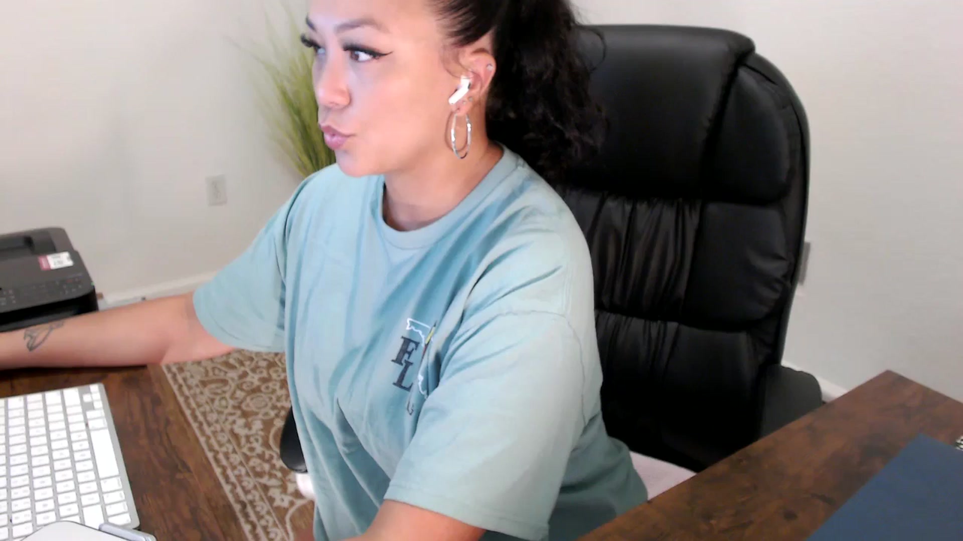 Gallery image thumbnail from MickaylaStar's myfreecams stream on, 08/11/2025, 15:22 image 7 of 20