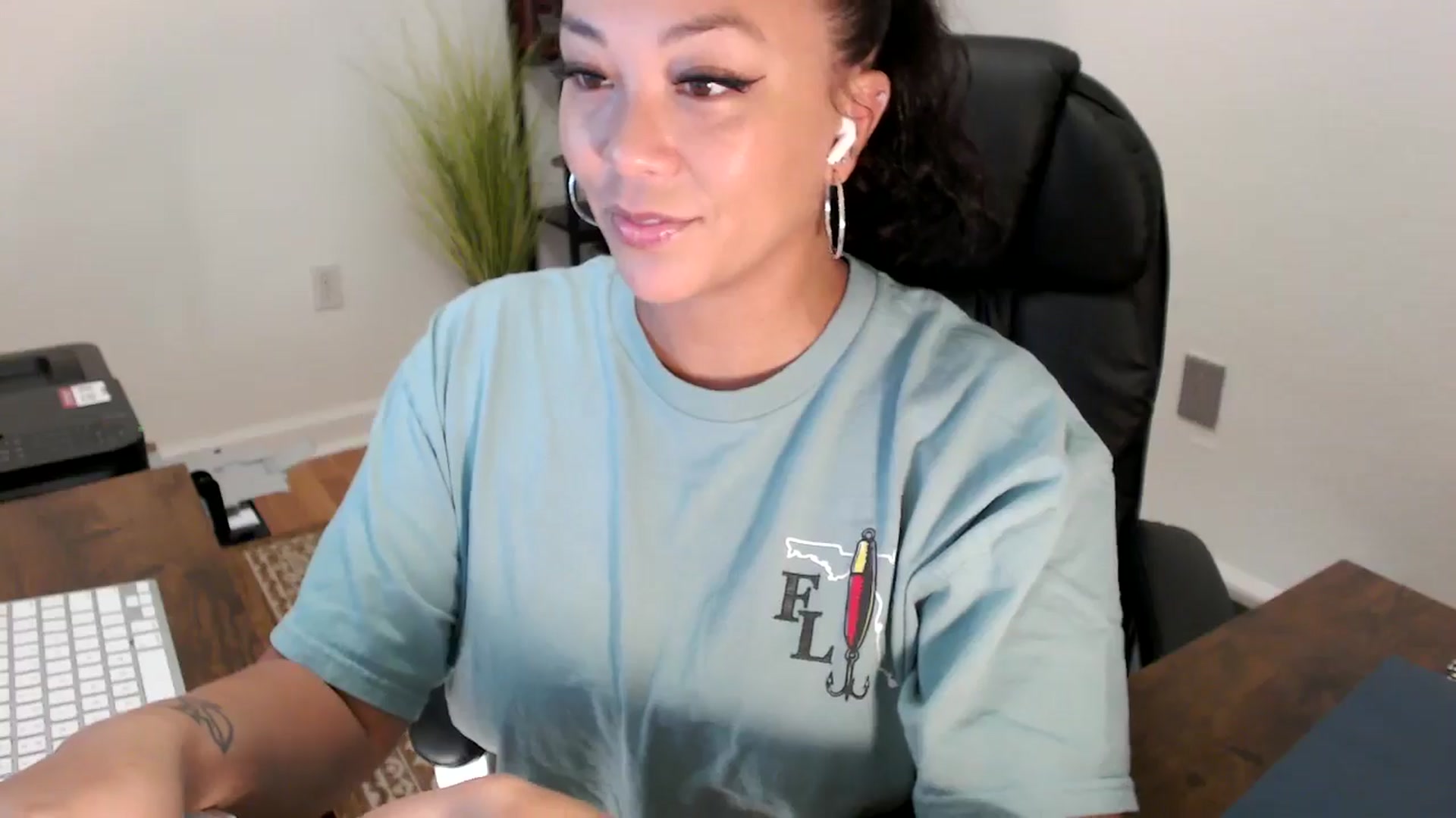Gallery image thumbnail from MickaylaStar's myfreecams stream on, 08/11/2025, 15:22 image 8 of 20
