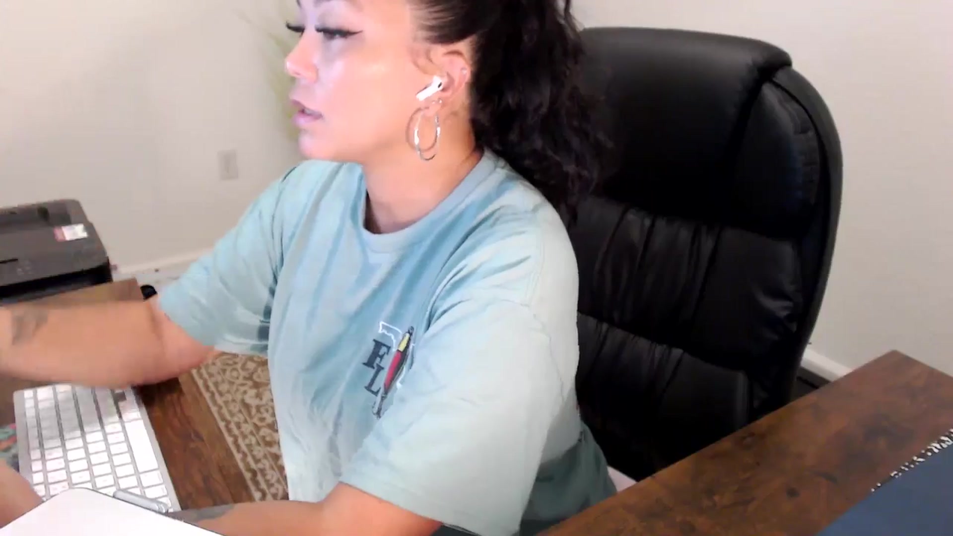 Gallery image thumbnail from MickaylaStar's myfreecams stream on, 08/11/2025, 15:46 image 5 of 20