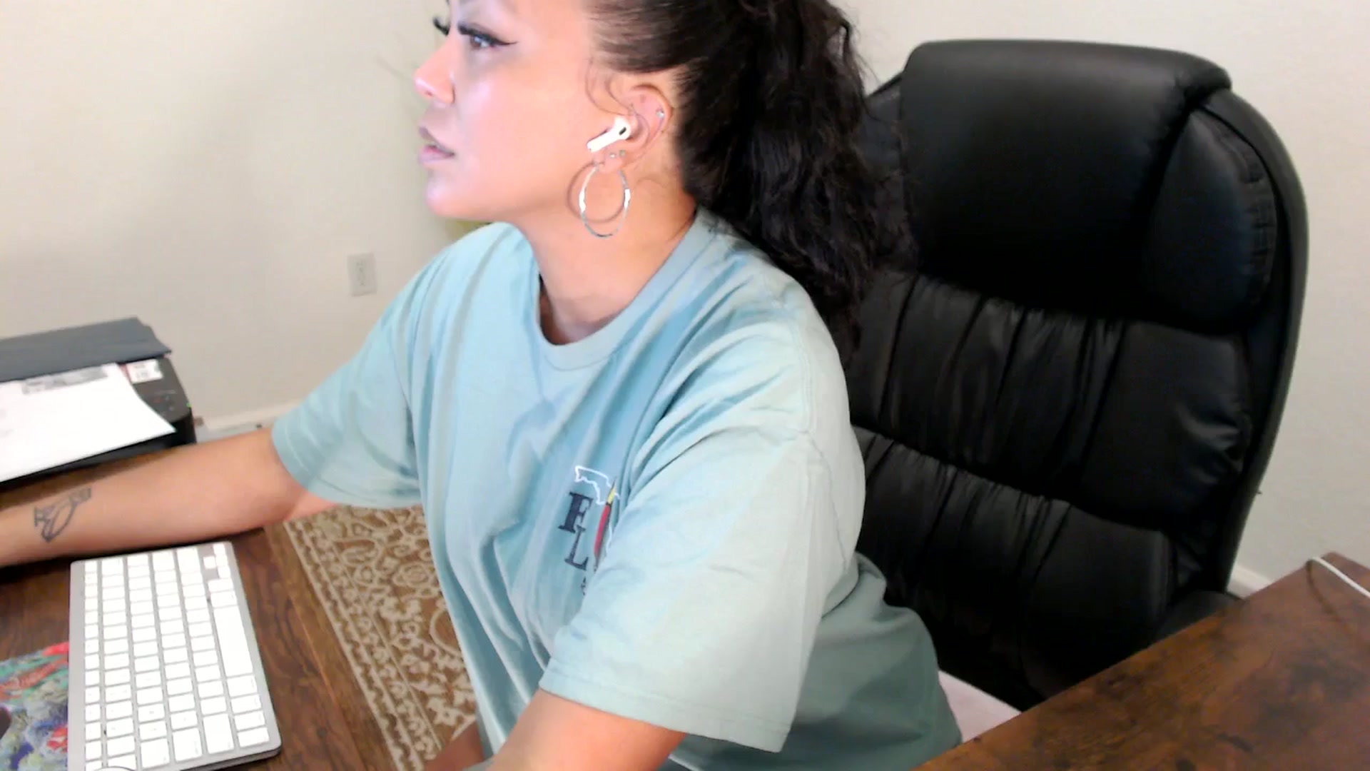 Gallery image thumbnail from MickaylaStar's myfreecams stream on, 08/11/2025, 16:23 image 6 of 20