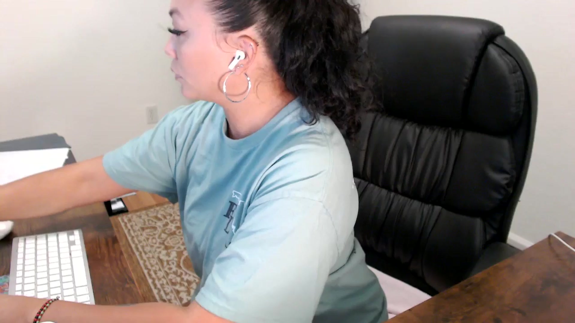 Gallery image thumbnail from MickaylaStar's myfreecams stream on, 08/11/2025, 16:51 image 7 of 20