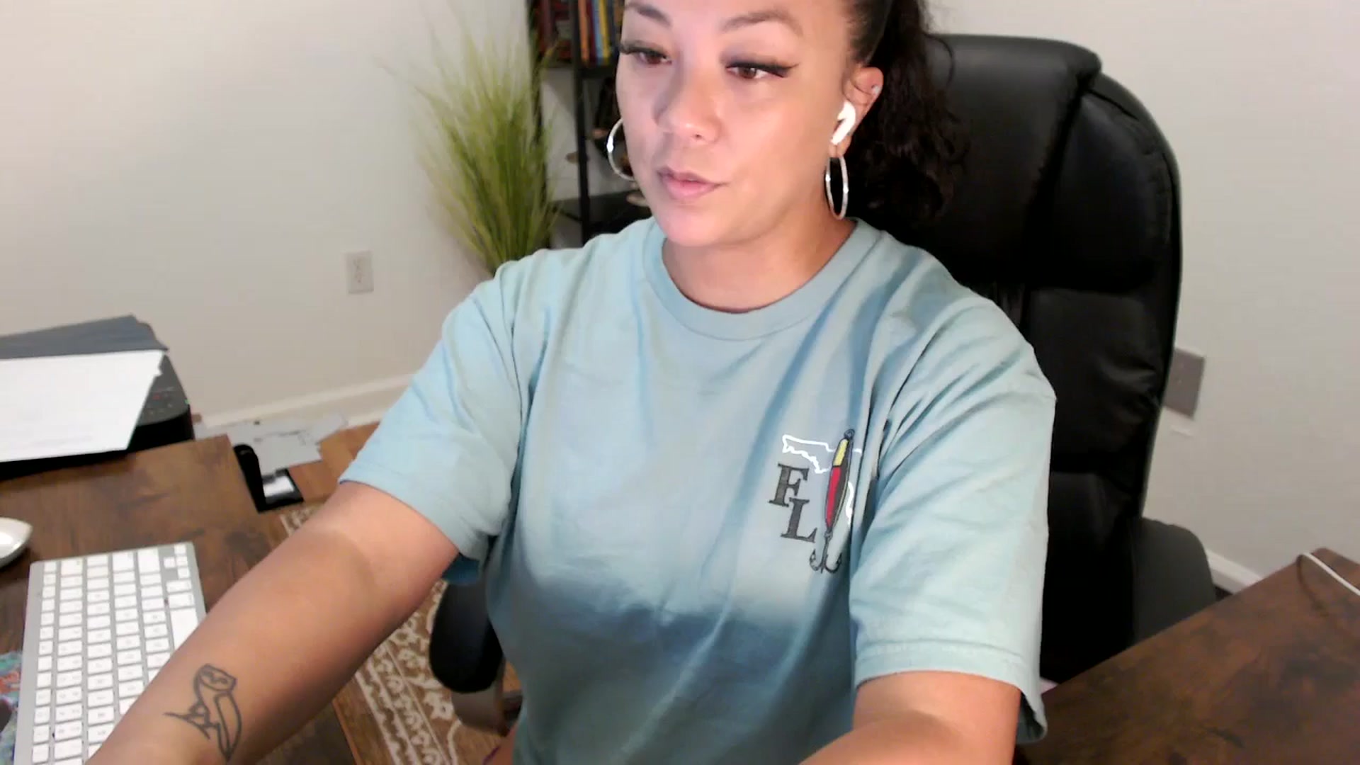 Gallery image thumbnail from MickaylaStar's myfreecams stream on, 08/11/2025, 16:51 image 8 of 20