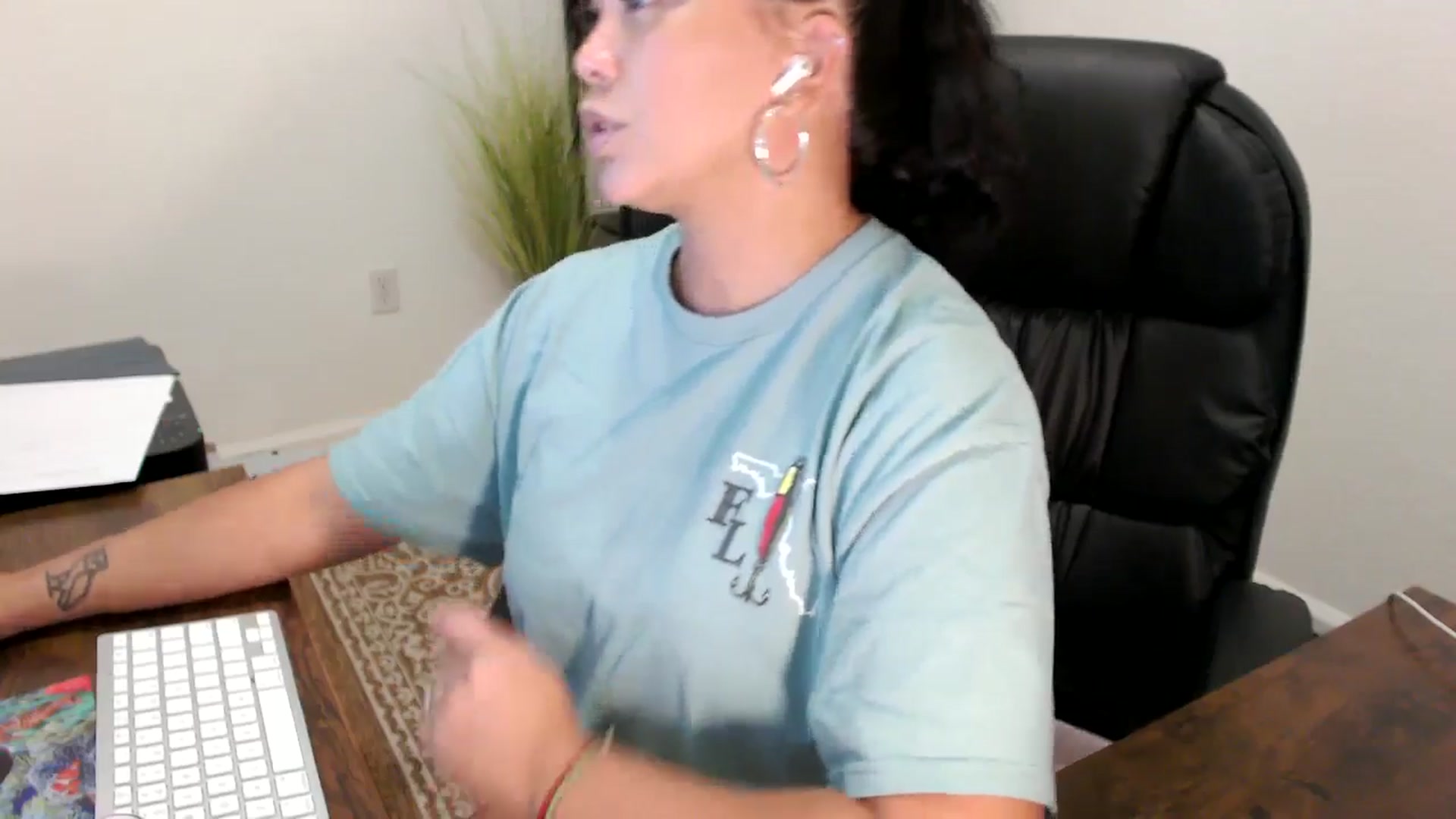Gallery image thumbnail from MickaylaStar's myfreecams stream on, 08/11/2025, 16:51 image 19 of 20
