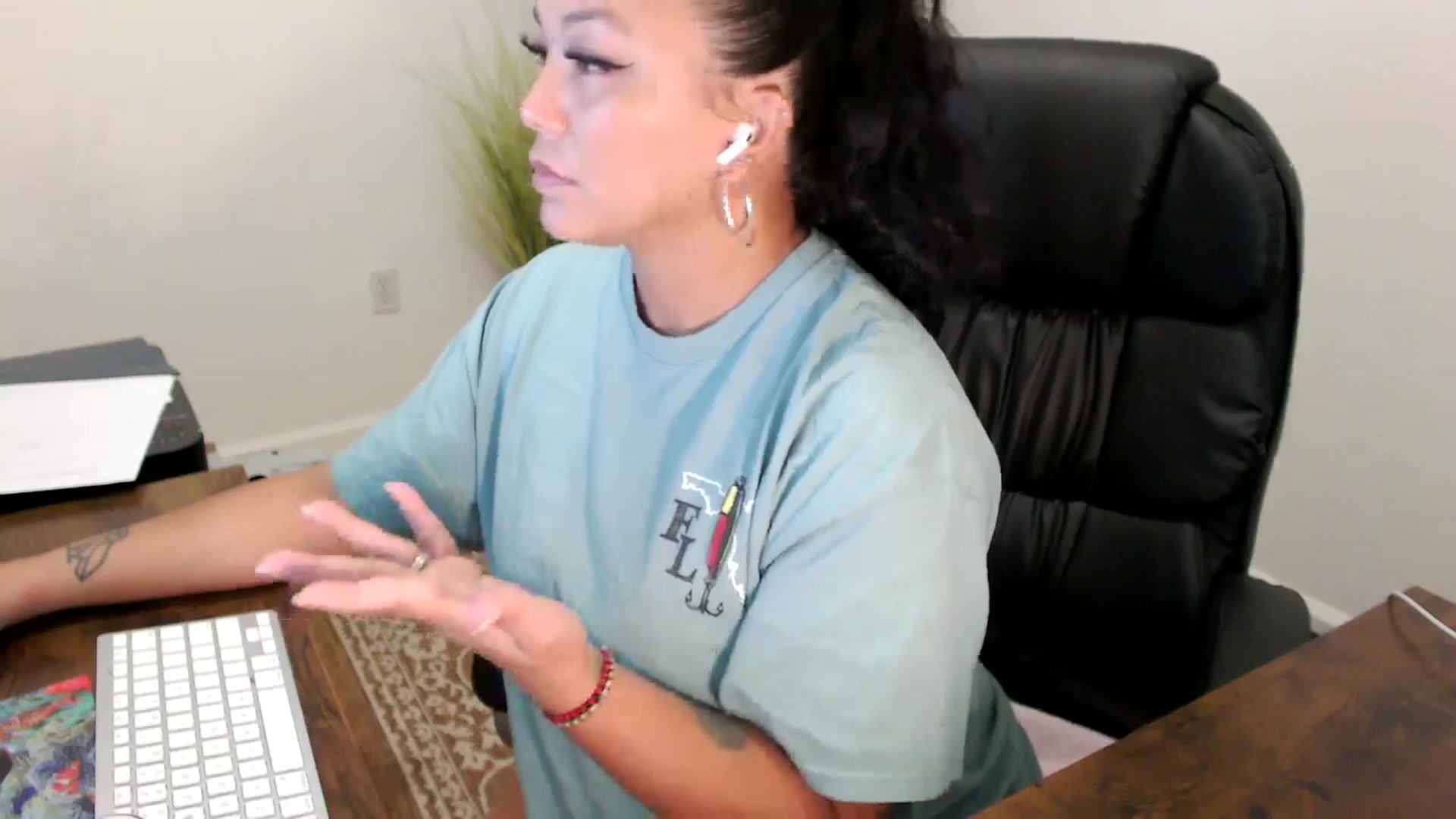 Gallery image thumbnail from MickaylaStar's myfreecams stream on, 08/11/2025, 16:51 image 18 of 20