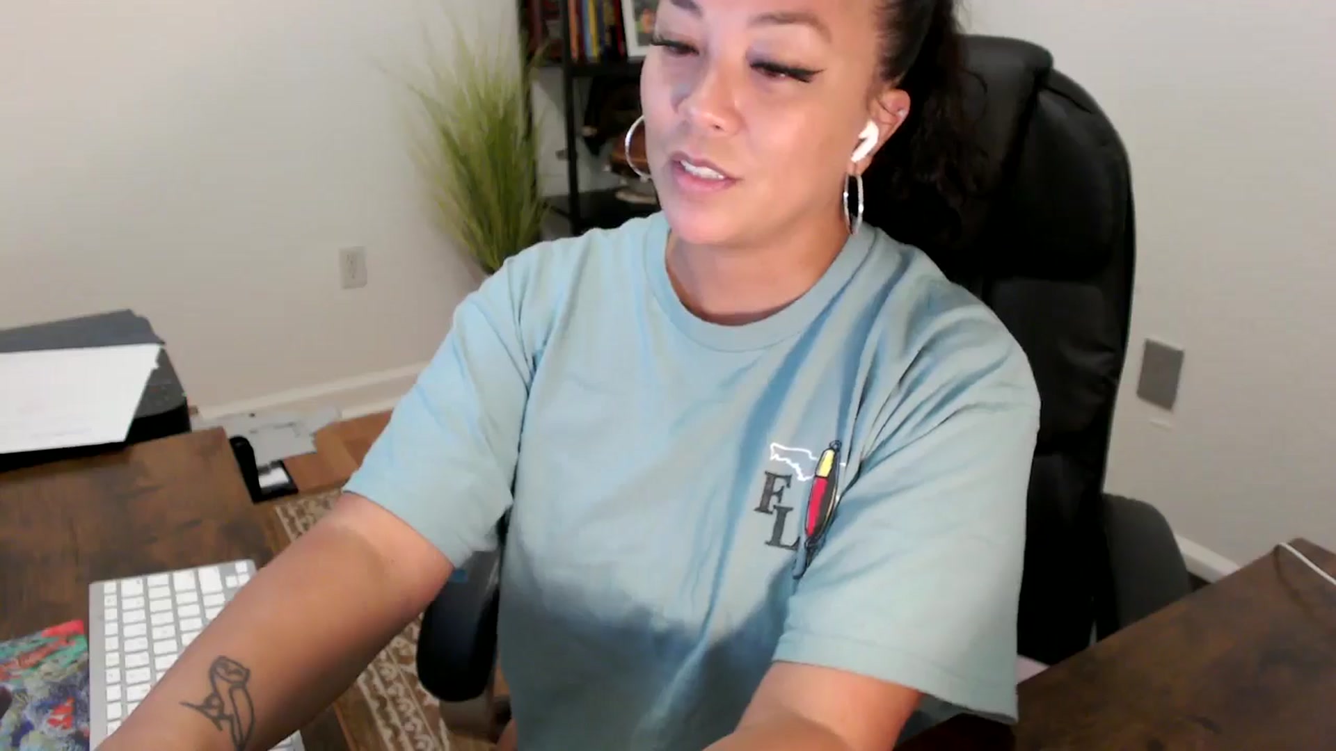 Gallery image thumbnail from MickaylaStar's myfreecams stream on, 08/11/2025, 16:51 image 13 of 20