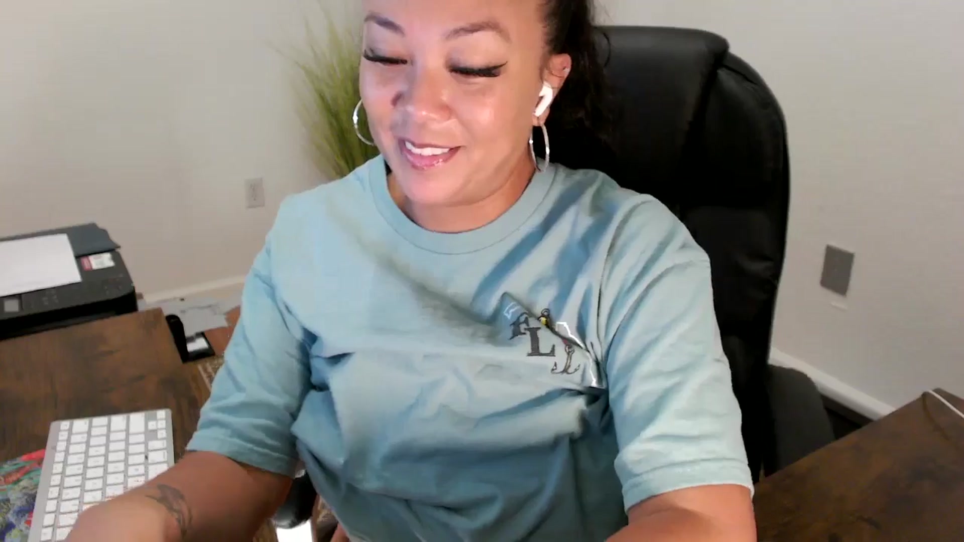 Gallery image thumbnail from MickaylaStar's myfreecams stream on, 08/11/2025, 17:40 image 5 of 20