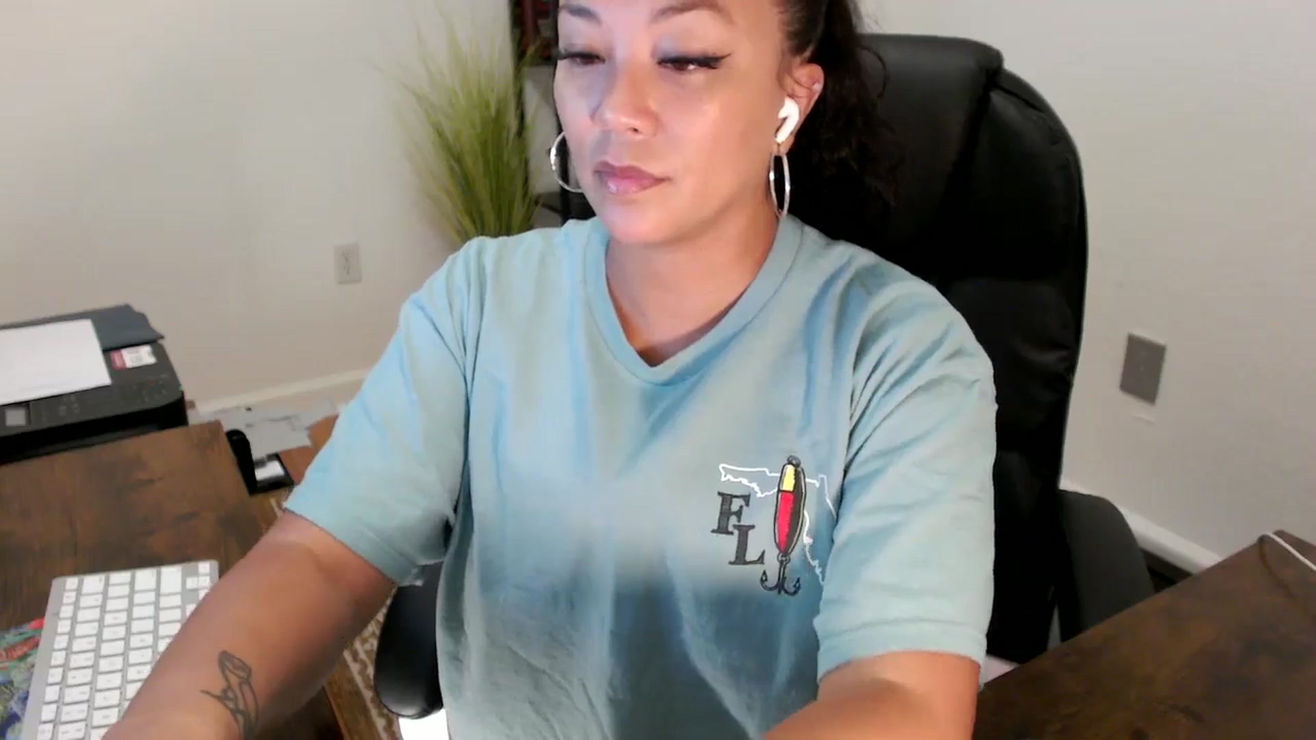 Gallery image thumbnail from MickaylaStar's myfreecams stream on, 08/11/2025, 17:40 image 15 of 20