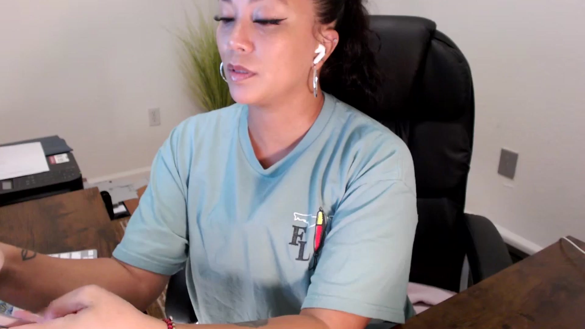 Gallery image thumbnail from MickaylaStar's myfreecams stream on, 08/11/2025, 17:40 image 16 of 20