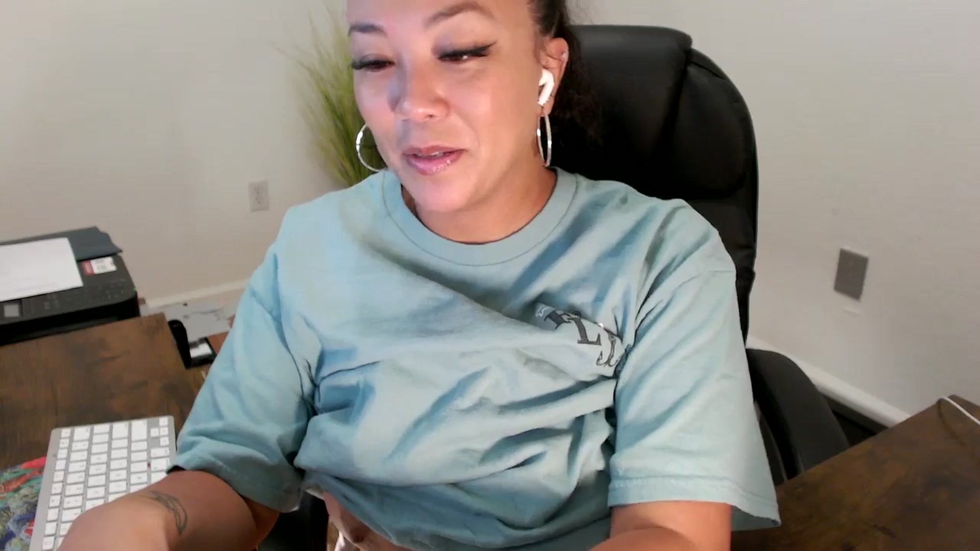 Gallery image thumbnail from MickaylaStar's myfreecams stream on, 08/11/2025, 17:40 image 4 of 20