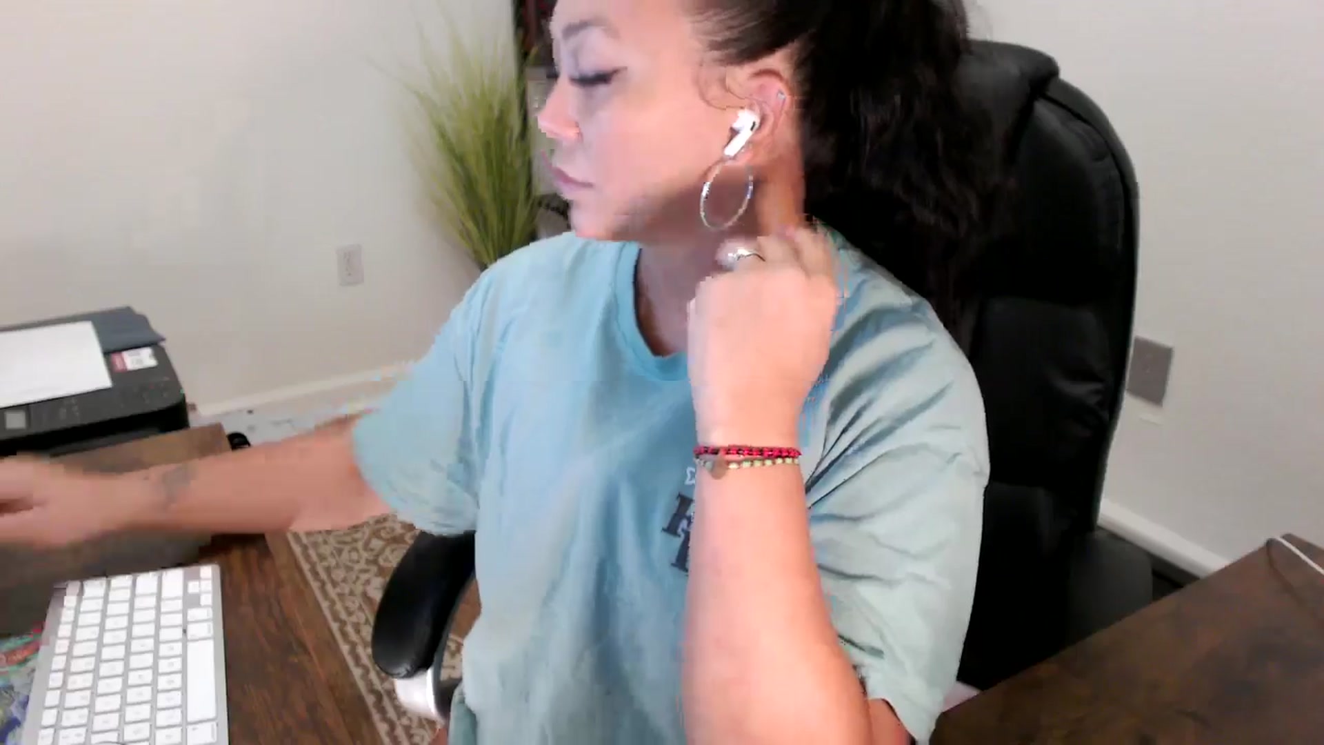 Gallery image thumbnail from MickaylaStar's myfreecams stream on, 08/11/2025, 17:40 image 14 of 20