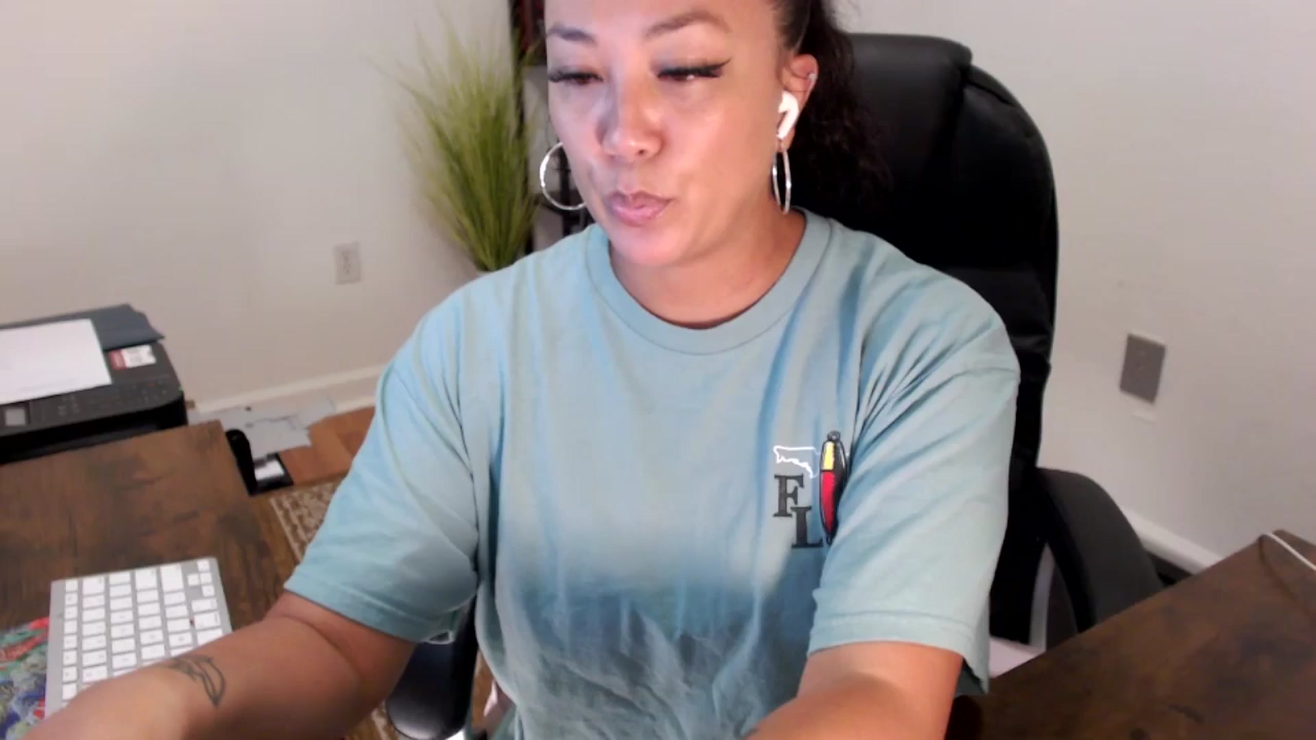 Gallery image thumbnail from MickaylaStar's myfreecams stream on, 08/11/2025, 18:08 image 1 of 20