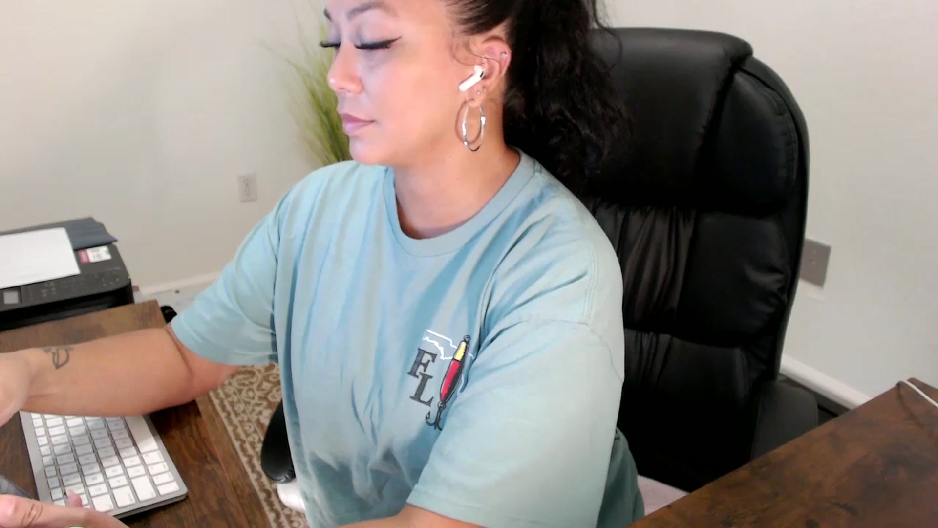 Gallery image thumbnail from MickaylaStar's myfreecams stream on, 08/11/2025, 19:05 image 5 of 20