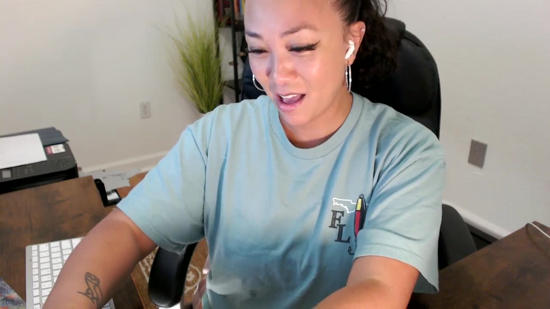 Gallery image thumbnail from MickaylaStar's myfreecams stream on, 08/11/2025, 19:05 image 11 of 20