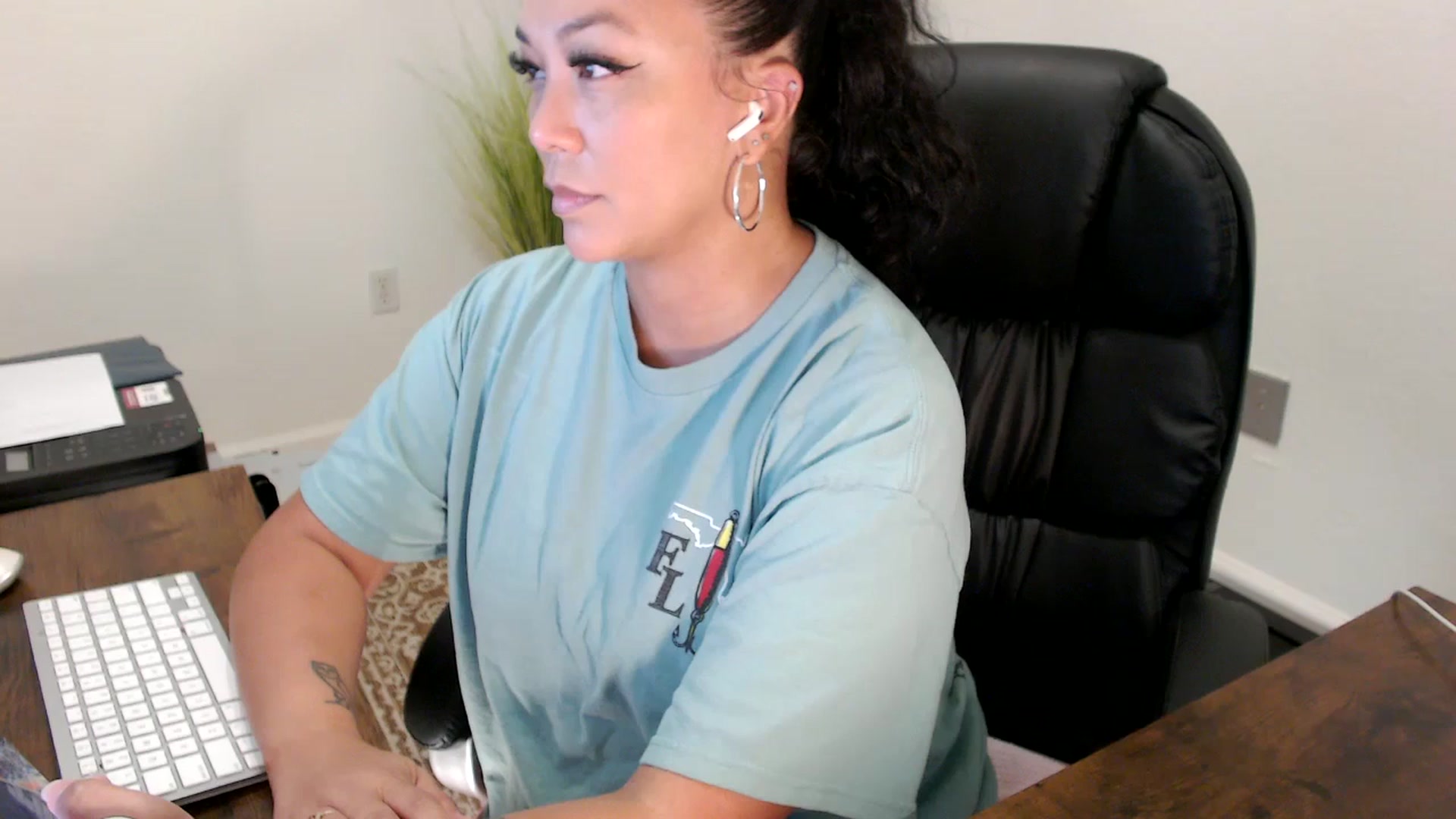 Gallery image thumbnail from MickaylaStar's myfreecams stream on, 08/11/2025, 19:05 image 6 of 20
