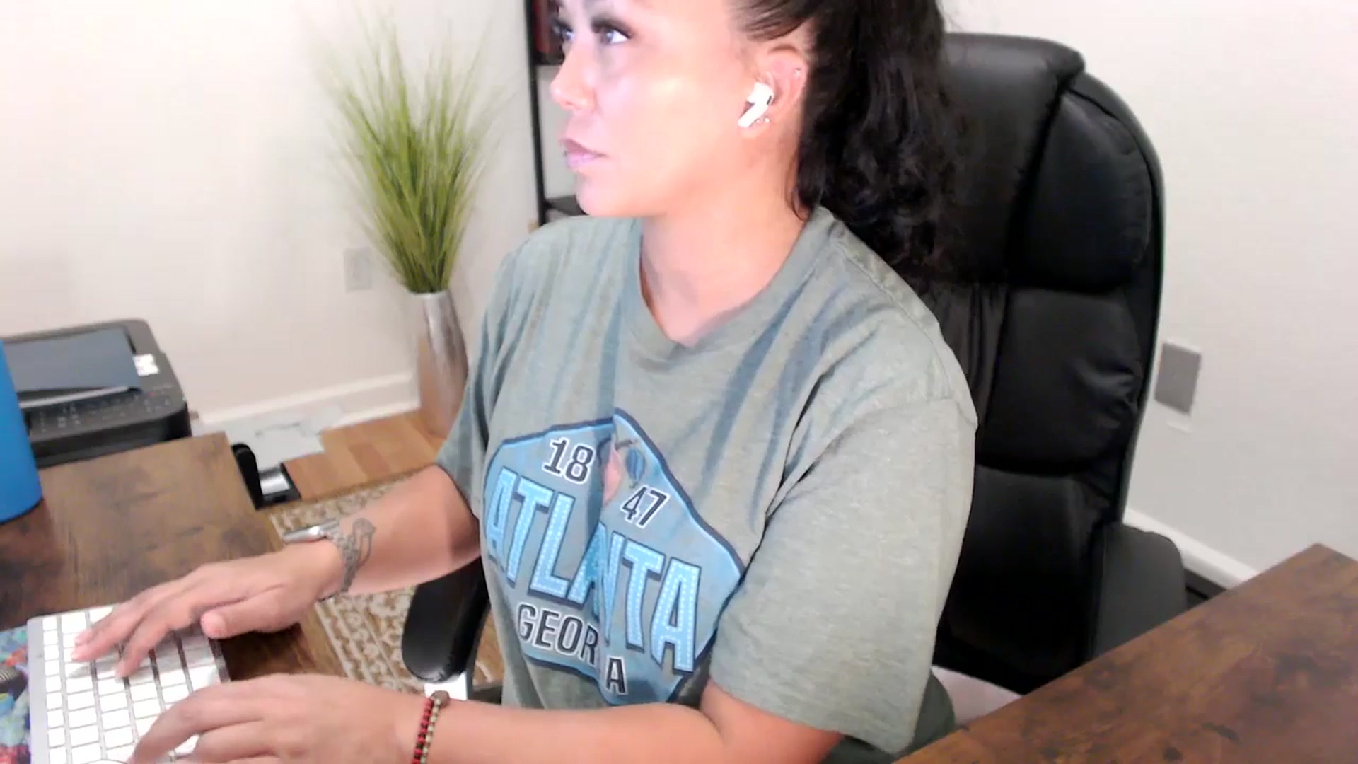 Gallery image thumbnail from MickaylaStar's myfreecams stream on, 08/12/2025, 14:47 image 12 of 20
