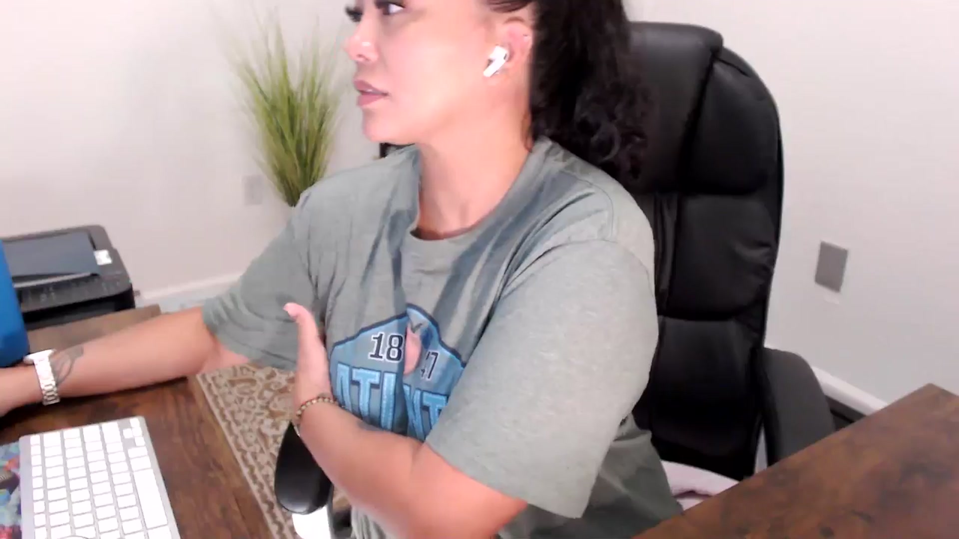 Gallery image thumbnail from MickaylaStar's myfreecams stream on, 08/12/2025, 14:47 image 14 of 20