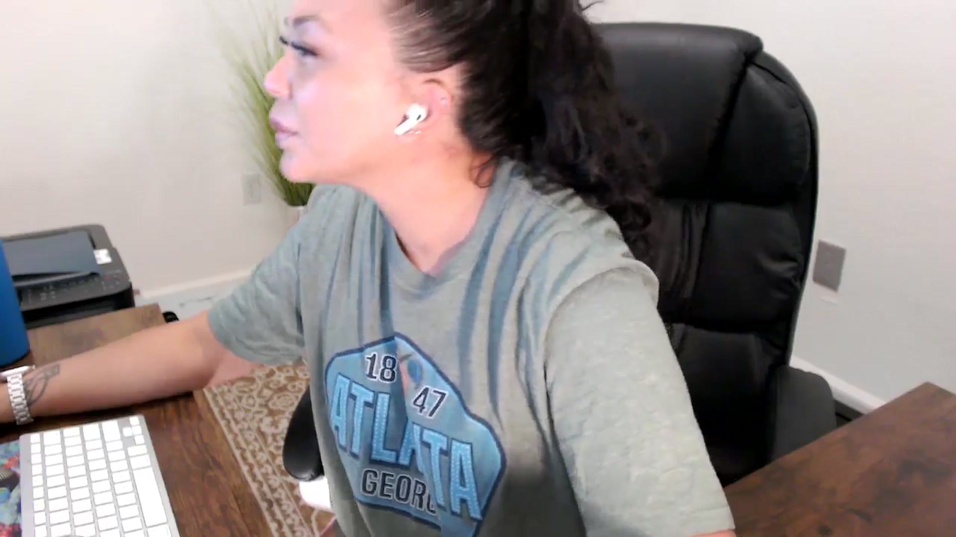 Gallery image thumbnail from MickaylaStar's myfreecams stream on, 08/12/2025, 14:47 image 10 of 20