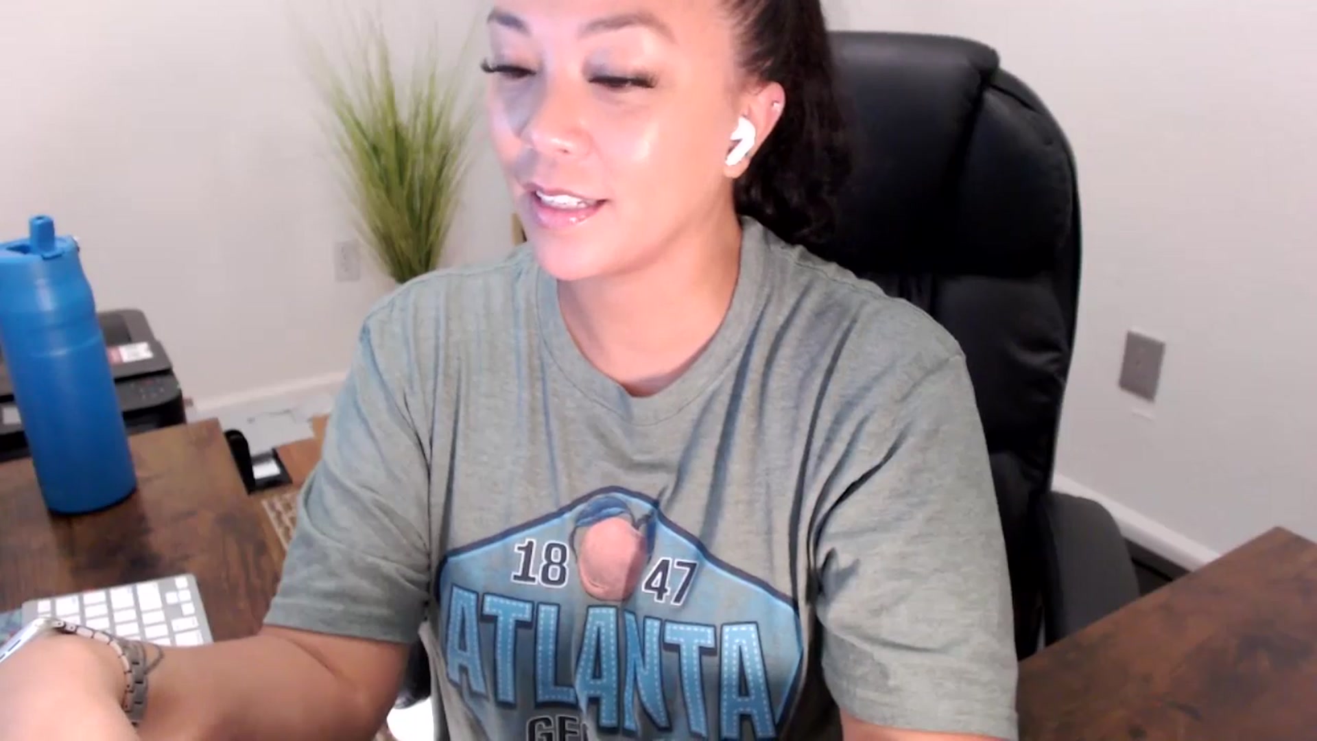 Gallery image thumbnail from MickaylaStar's myfreecams stream on, 08/12/2025, 16:17 image 15 of 20