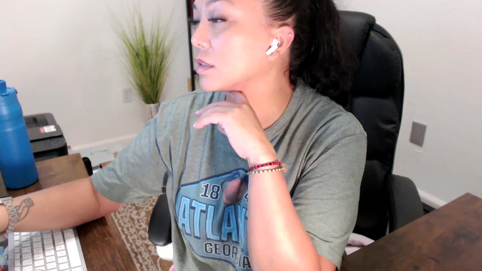 Gallery image thumbnail from MickaylaStar's myfreecams stream on, 08/12/2025, 16:17 image 2 of 20