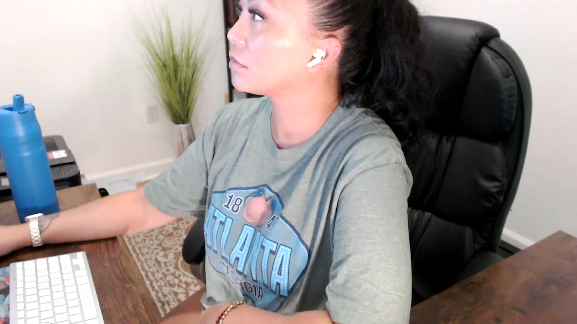 Gallery image thumbnail from MickaylaStar's myfreecams stream on, 08/12/2025, 16:17 image 10 of 20