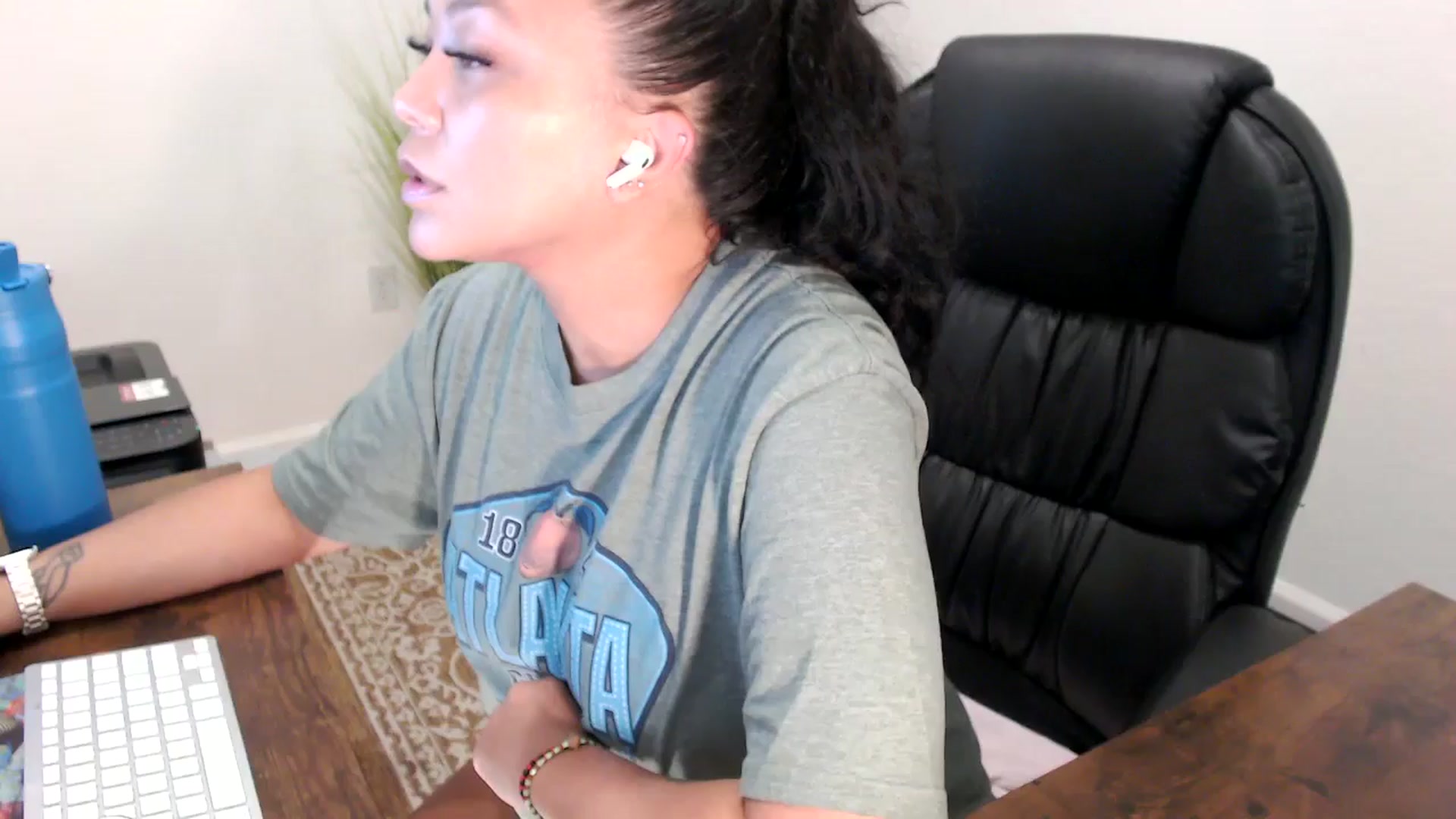 Gallery image thumbnail from MickaylaStar's myfreecams stream on, 08/12/2025, 16:17 image 1 of 20
