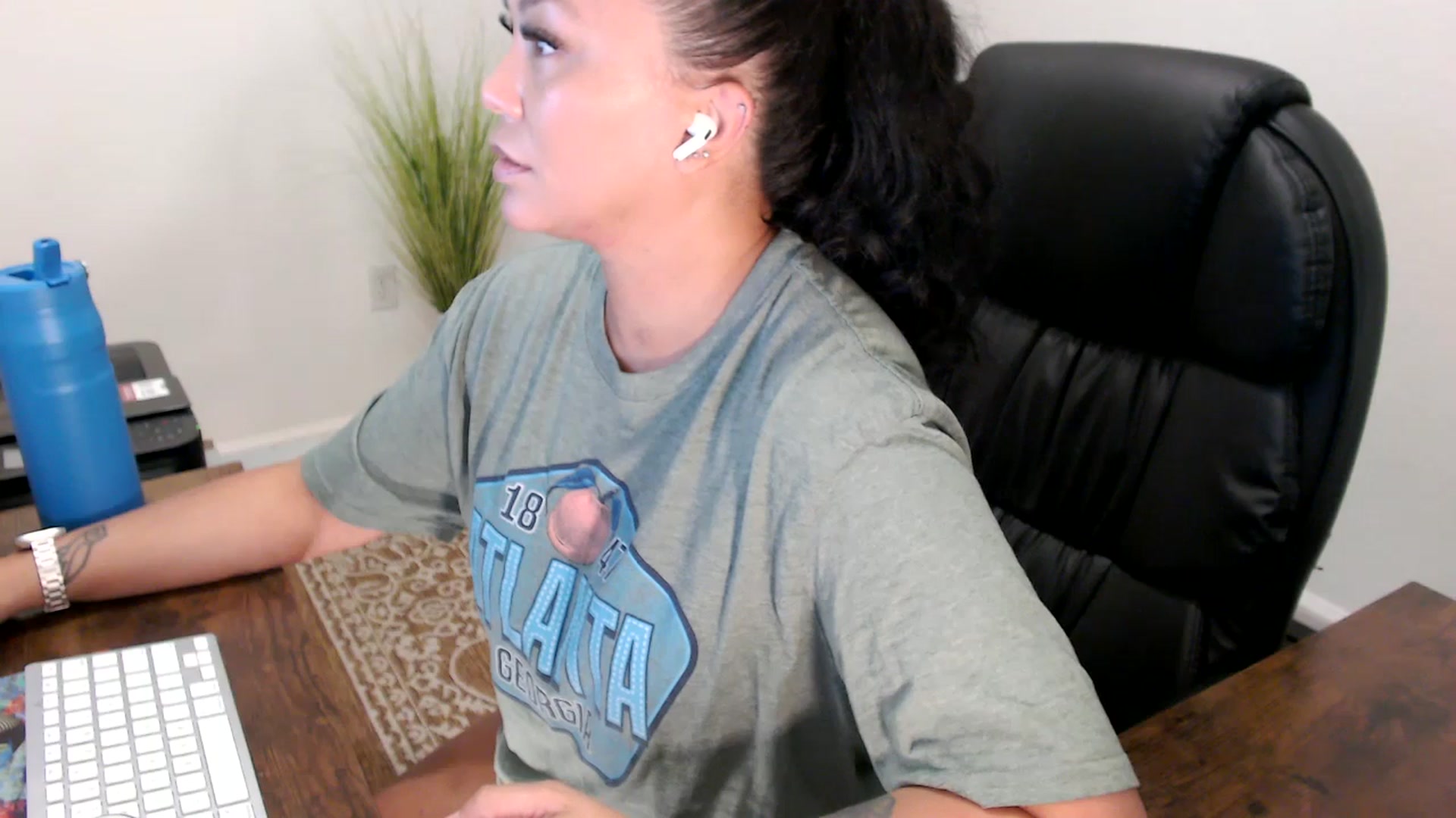 Gallery image thumbnail from MickaylaStar's myfreecams stream on, 08/12/2025, 16:17 image 13 of 20